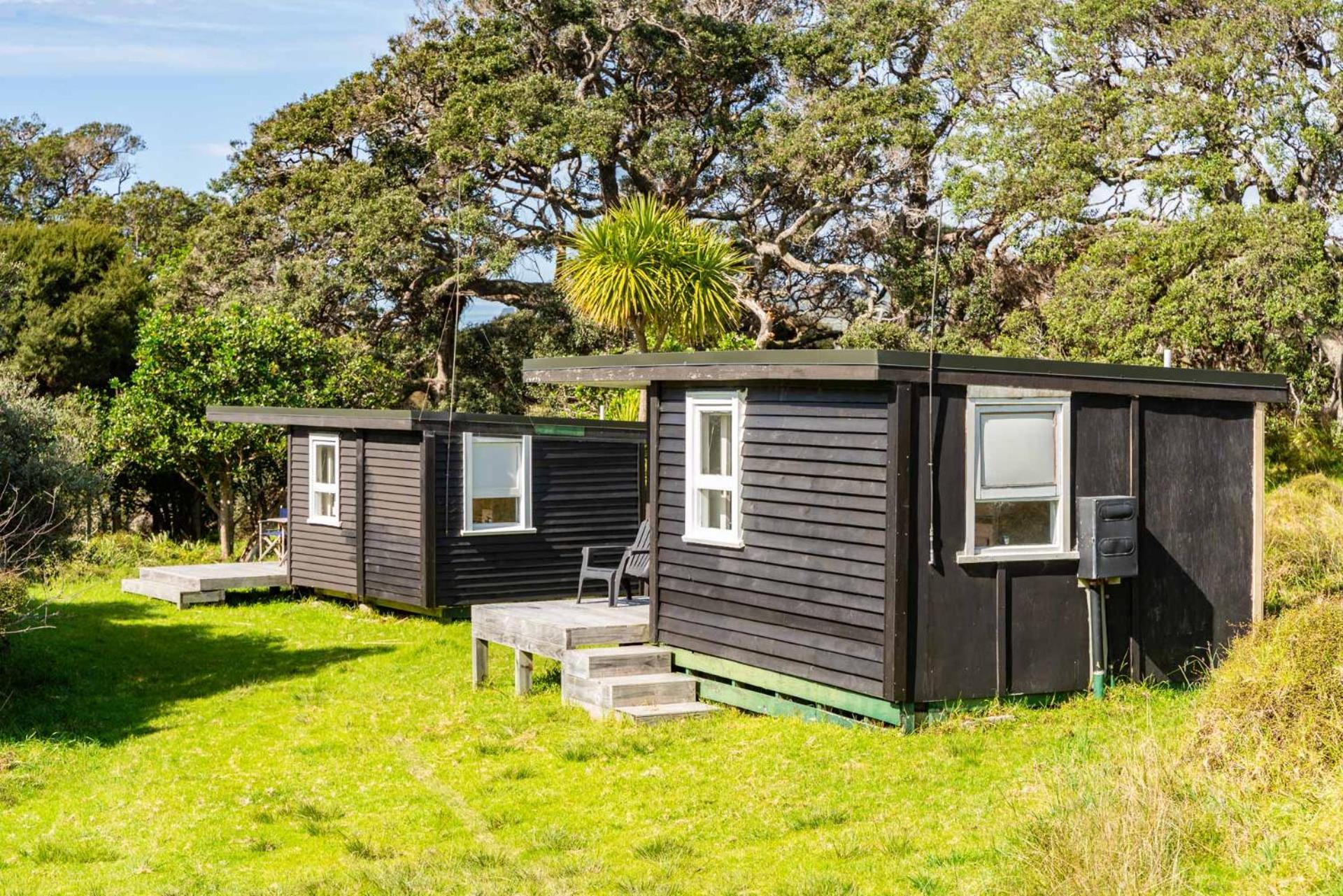Seaview and Pohutukawa - Pakiri Beach Retreat