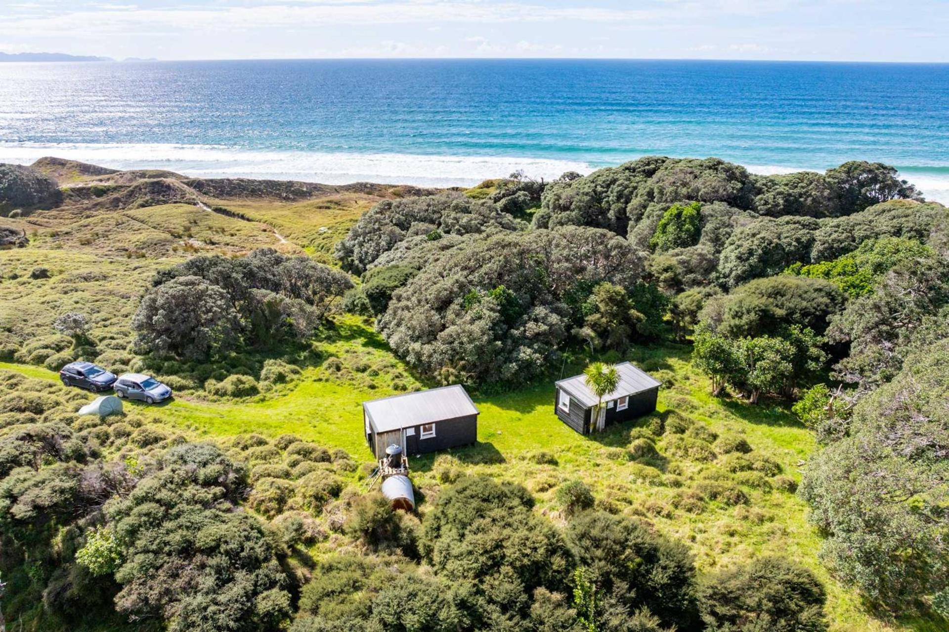 Seaview and Pohutukawa - Pakiri Beach Retreat
