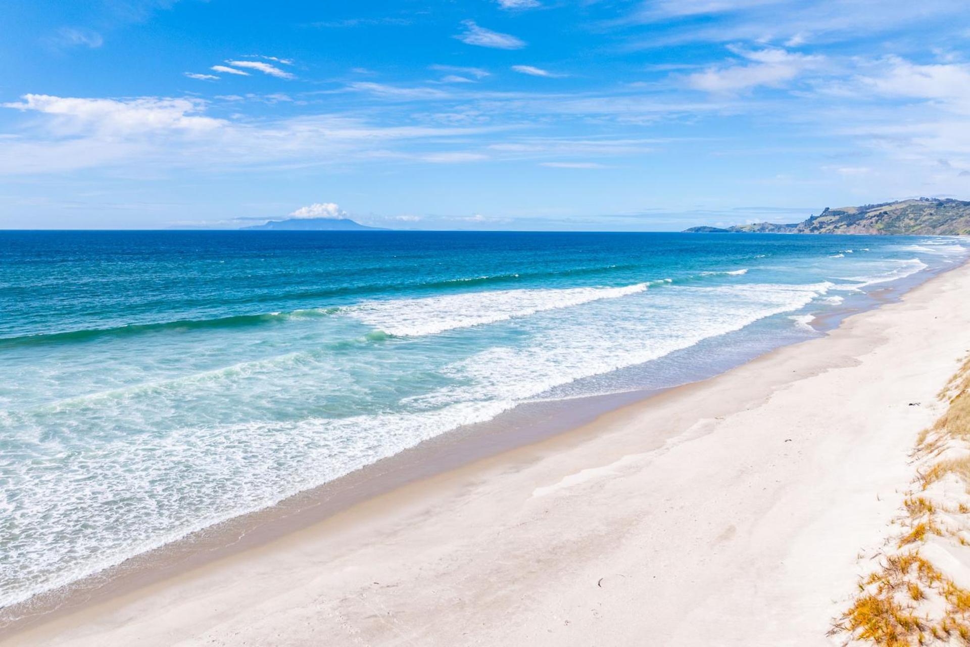 Seaview and Pohutukawa - Pakiri Beach Retreat