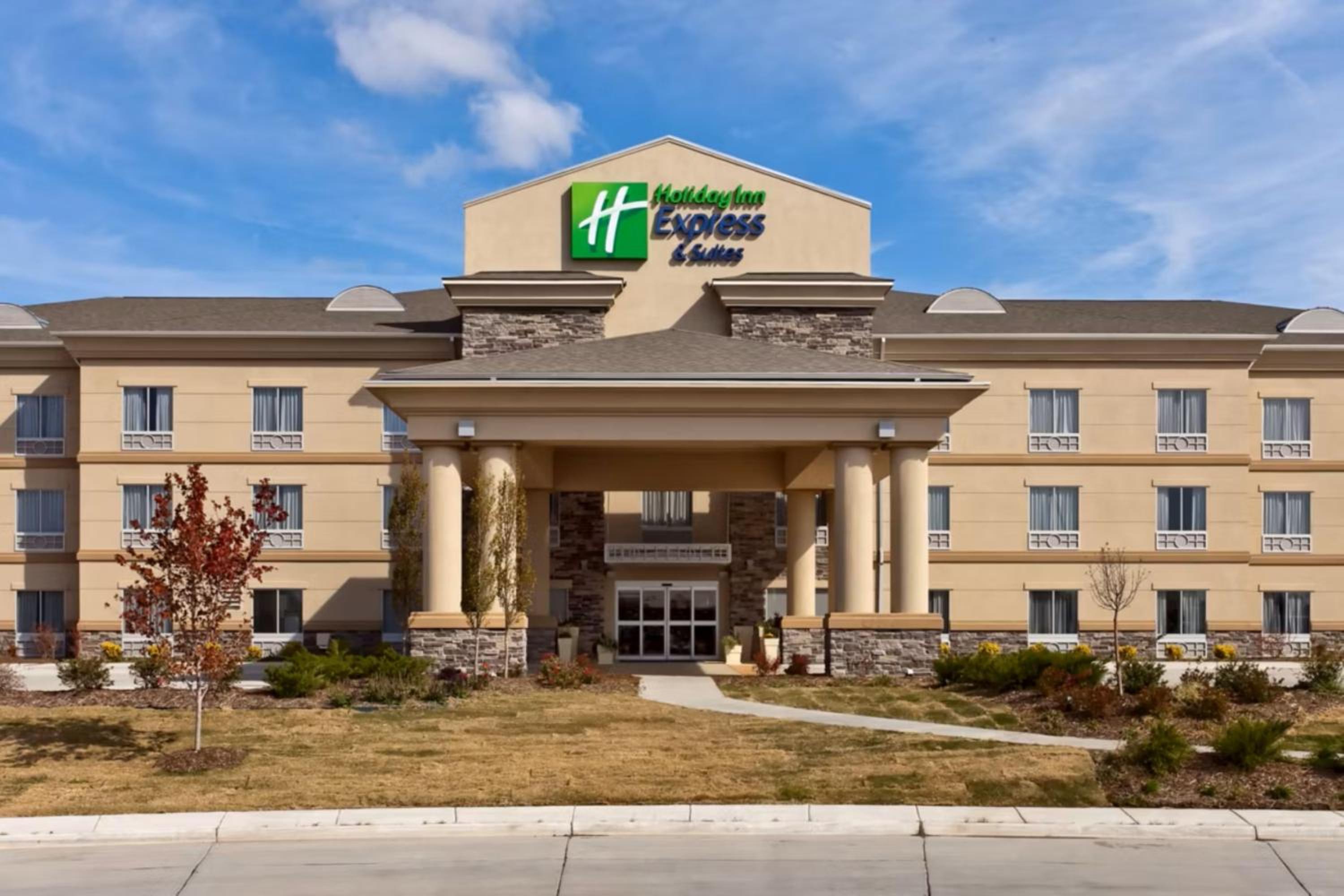 Hotel Holiday Inn Express Newton, an IHG Hotel - Image 1