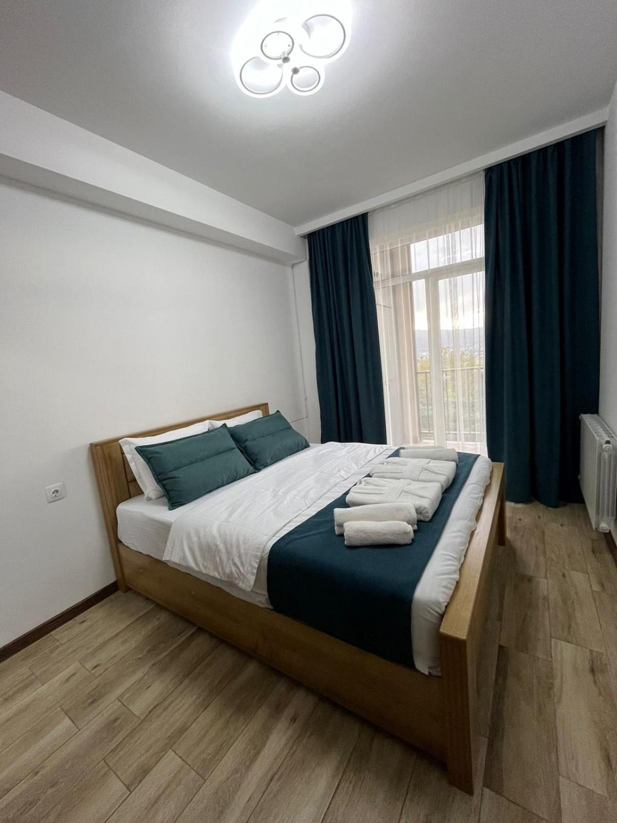 Deluxe One-bedroom Apartment Near Metro & Tbilisi Sea view 2