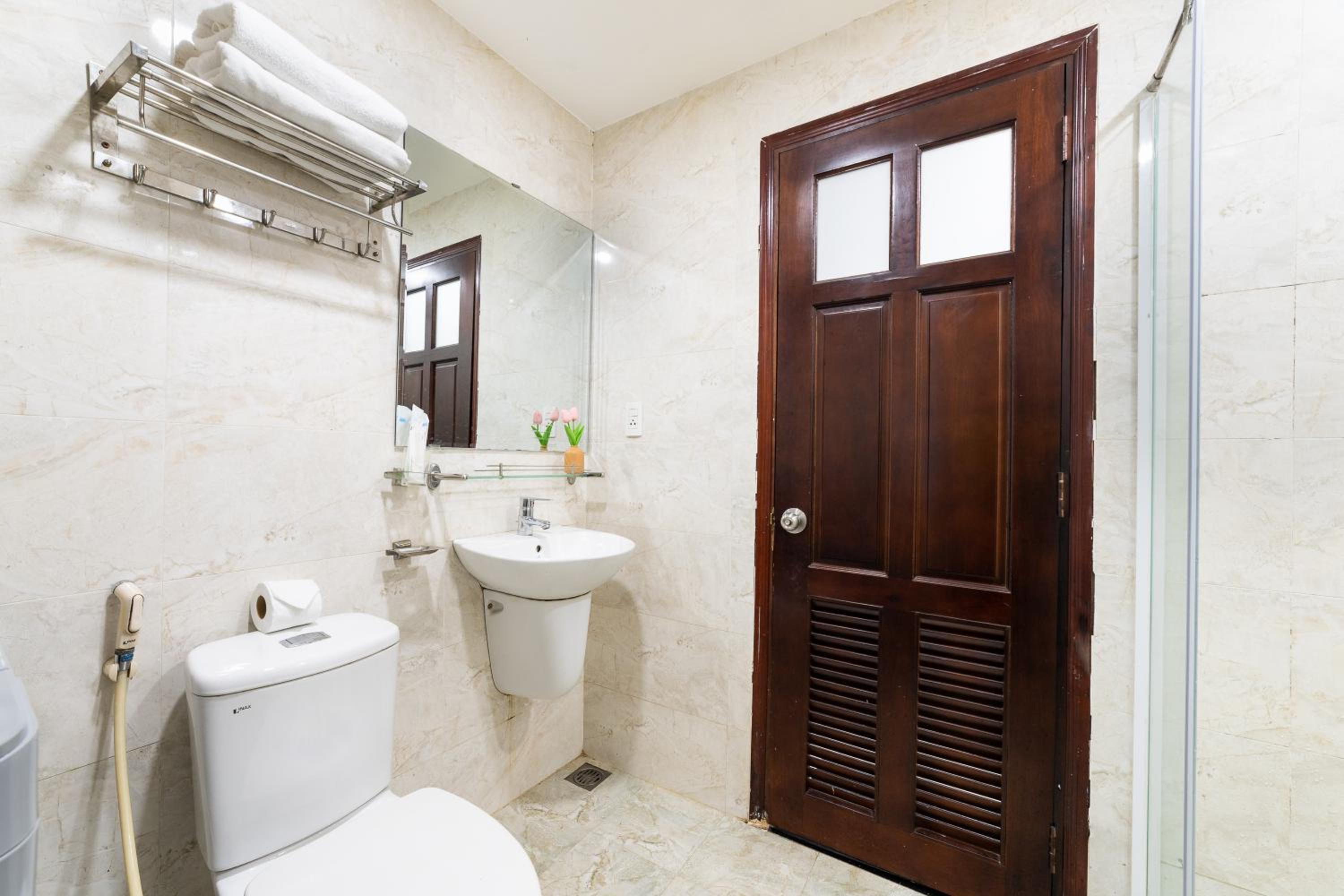 Tan Son Nhat Airport Apartment by SABAY