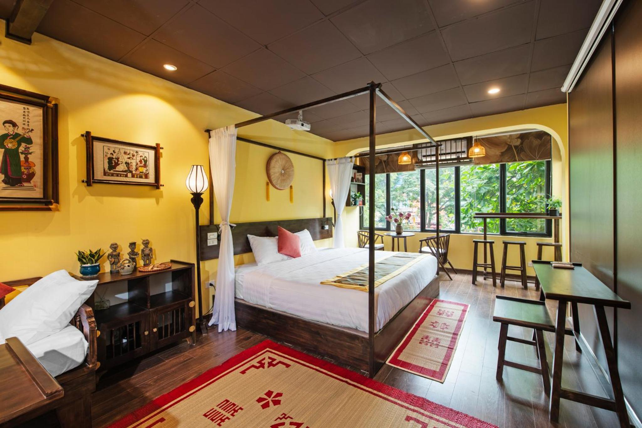 Old Quarter Lux Boutique Train View Studio Retreat