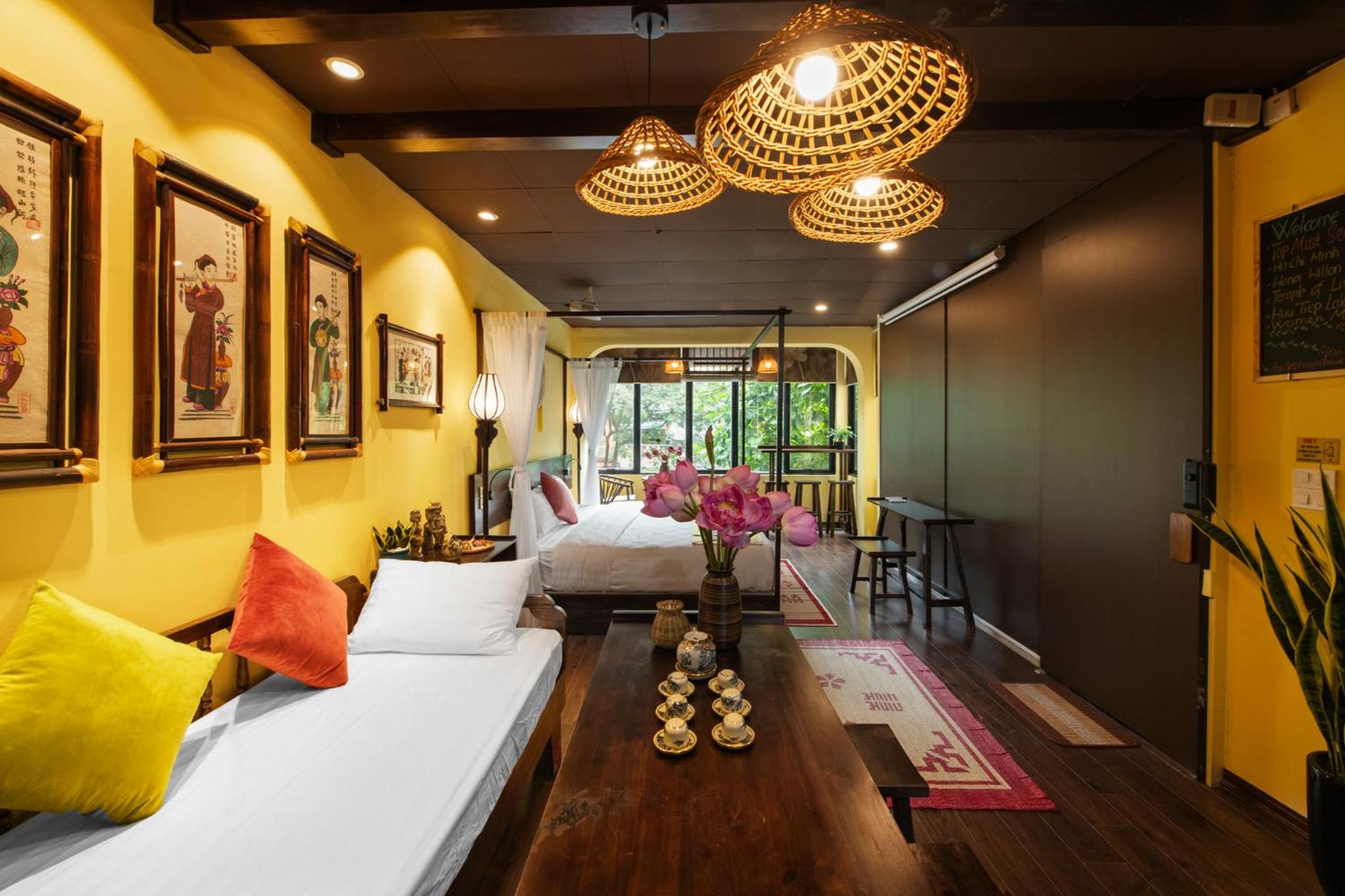 Old Quarter Lux Boutique Train View Studio Retreat
