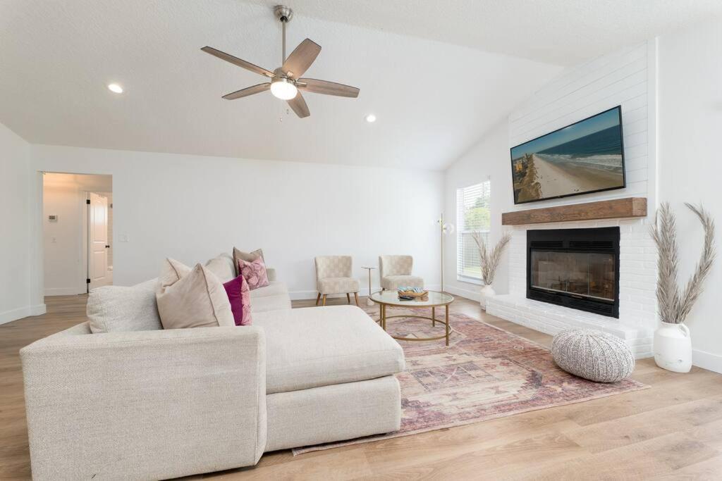 Jacksonville Vacations - Be A Nomad - Spacious Home close to Mayo  Beaches - Property Image 1