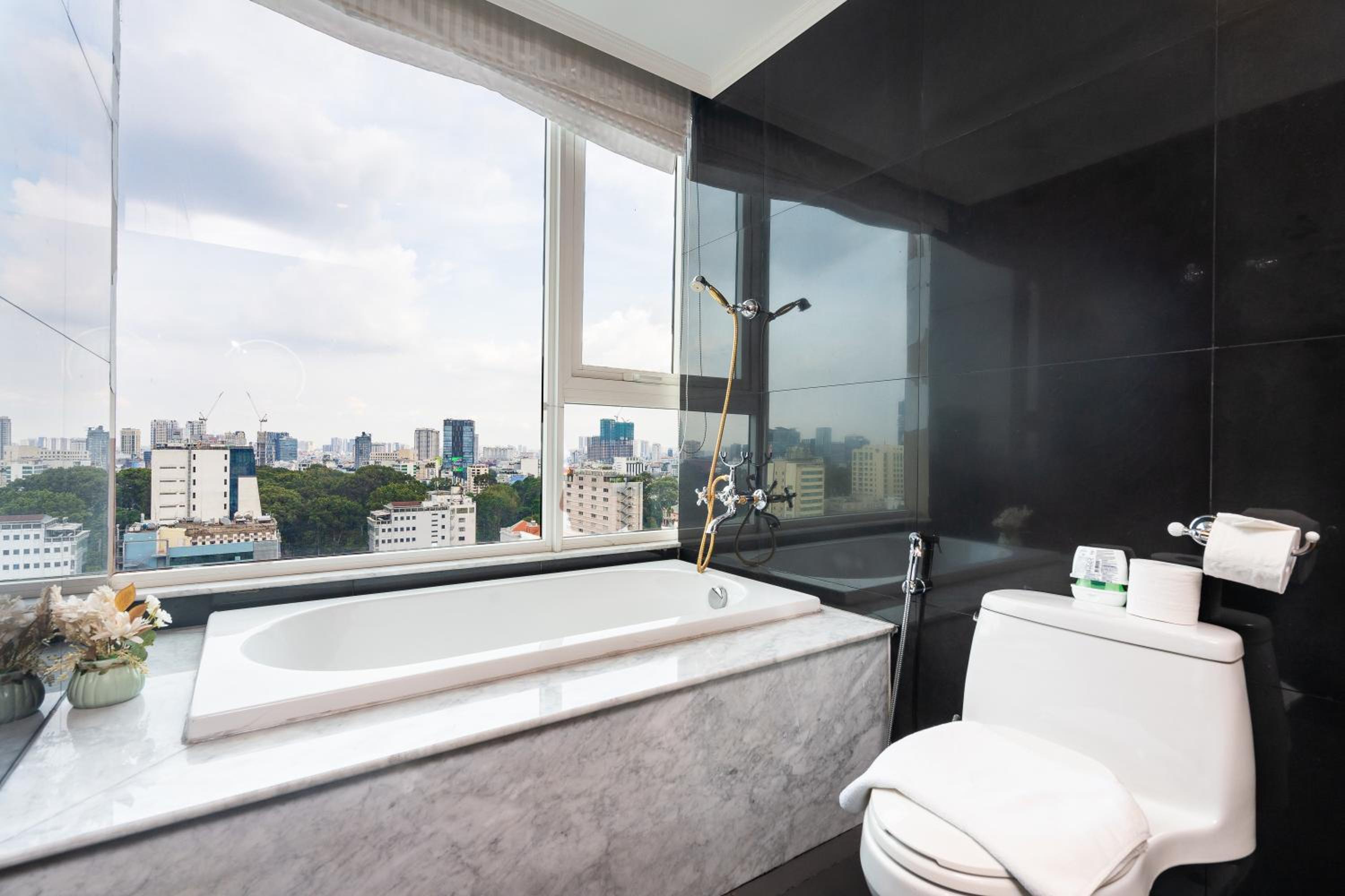 2BR 3BR Luxury Apartment Sky Pool
