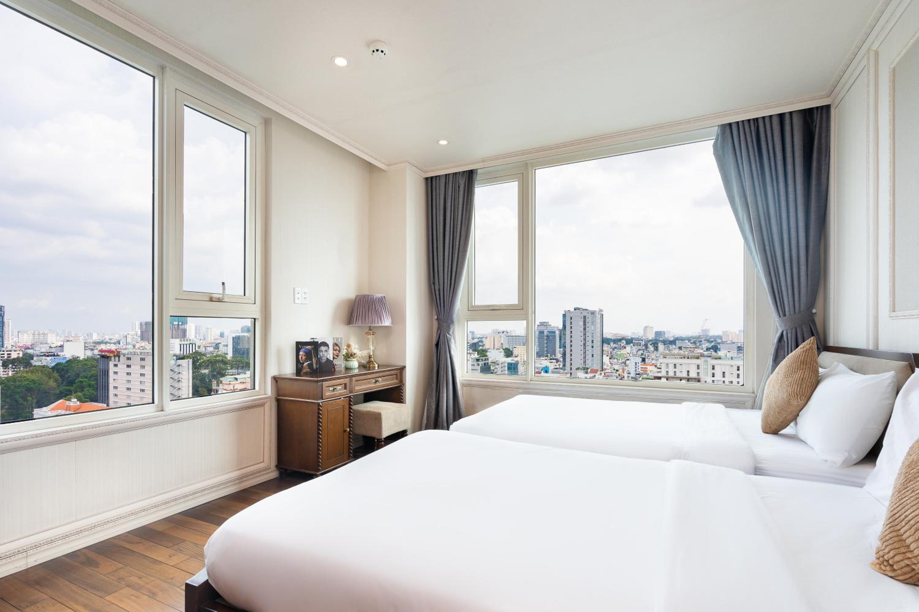 2BR 3BR Luxury Apartment Sky Pool