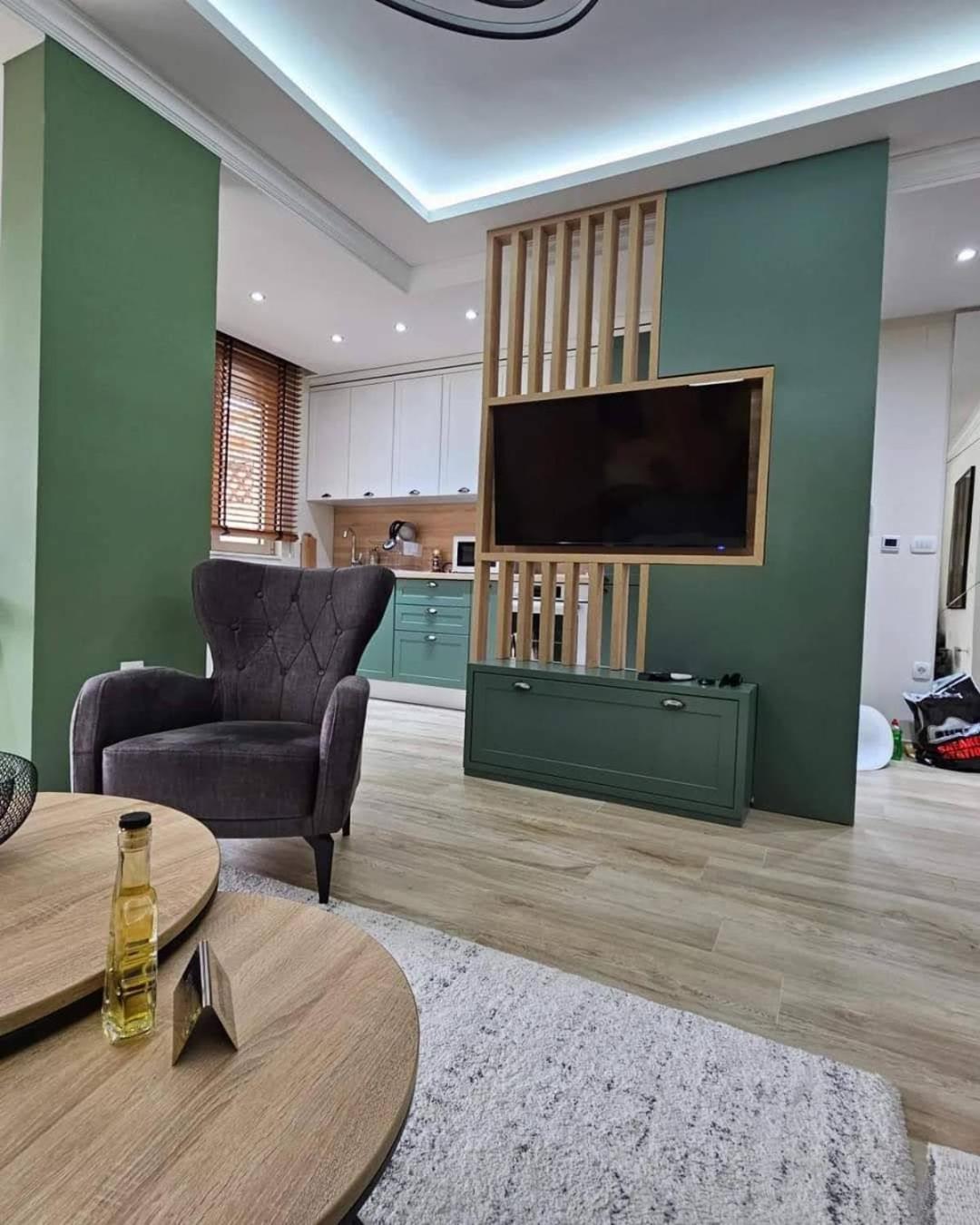 Olive Lux Apartment with Parking view 4