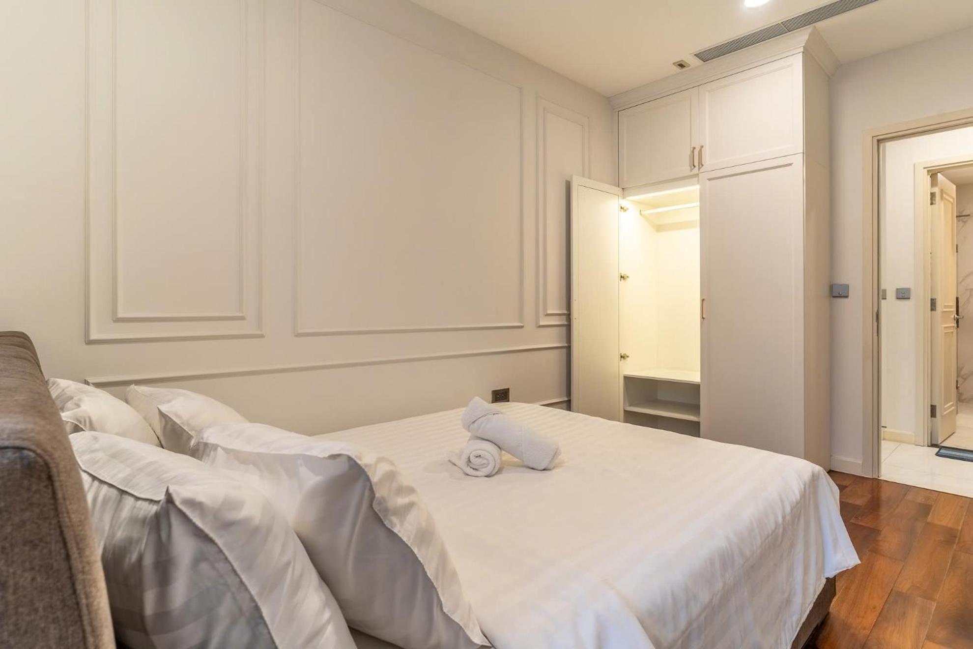 De Lux Madison Best Central 2 Bedrooms 2 Baths, Pool Gym