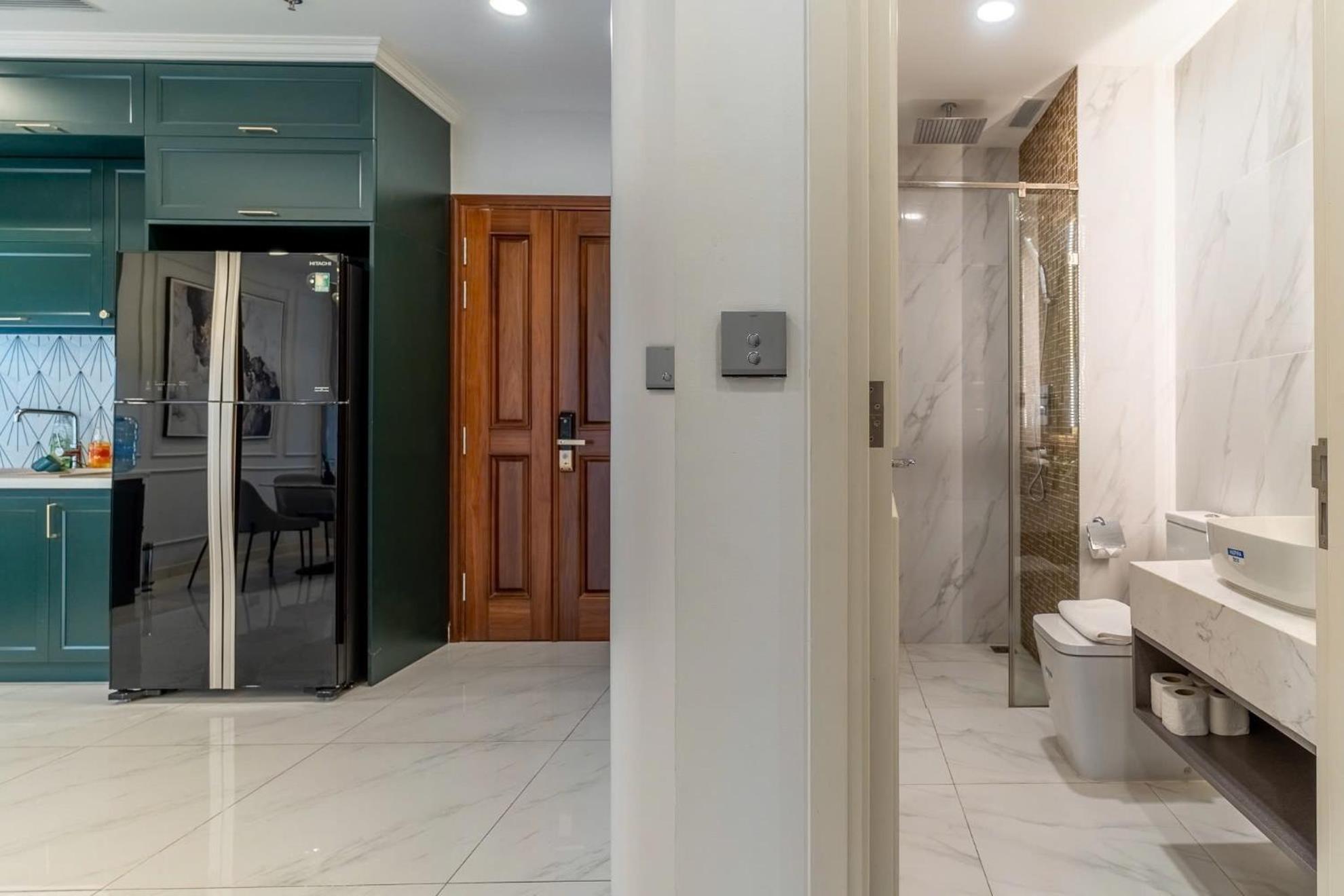 De Lux Madison Best Central 2 Bedrooms 2 Baths, Pool Gym