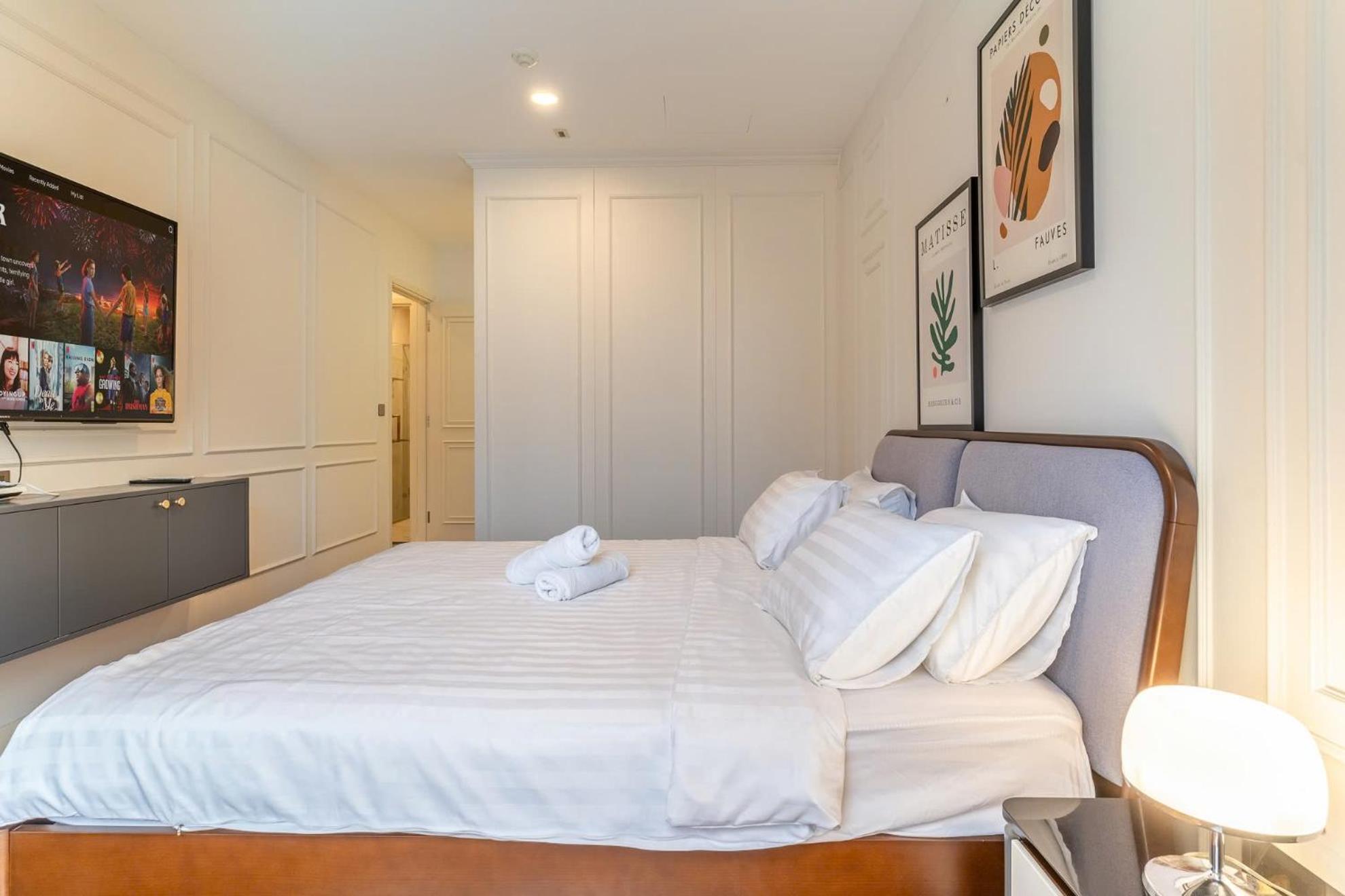 De Lux Madison Best Central 2 Bedrooms 2 Baths, Pool Gym