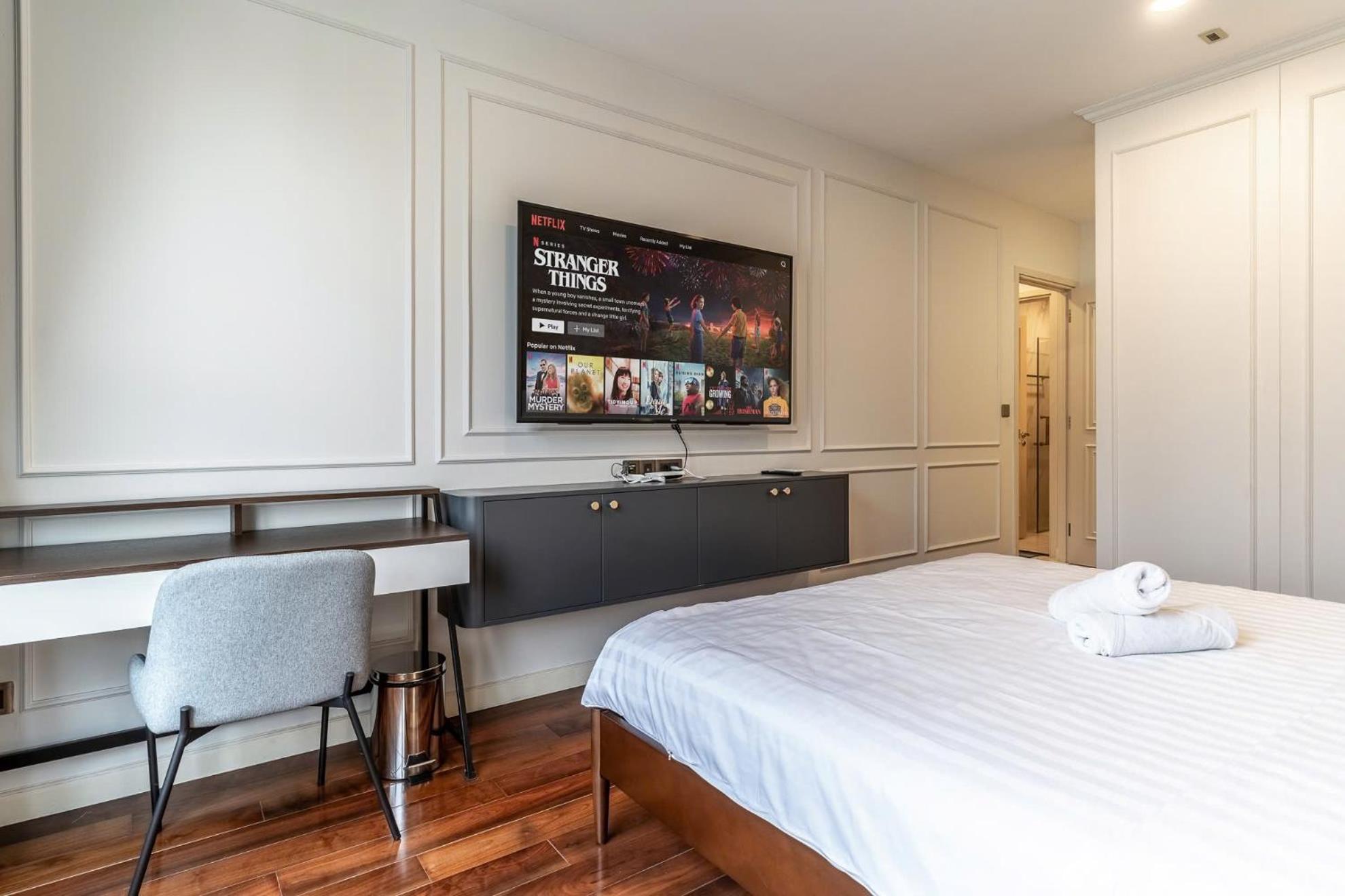 De Lux Madison Best Central 2 Bedrooms 2 Baths, Pool Gym