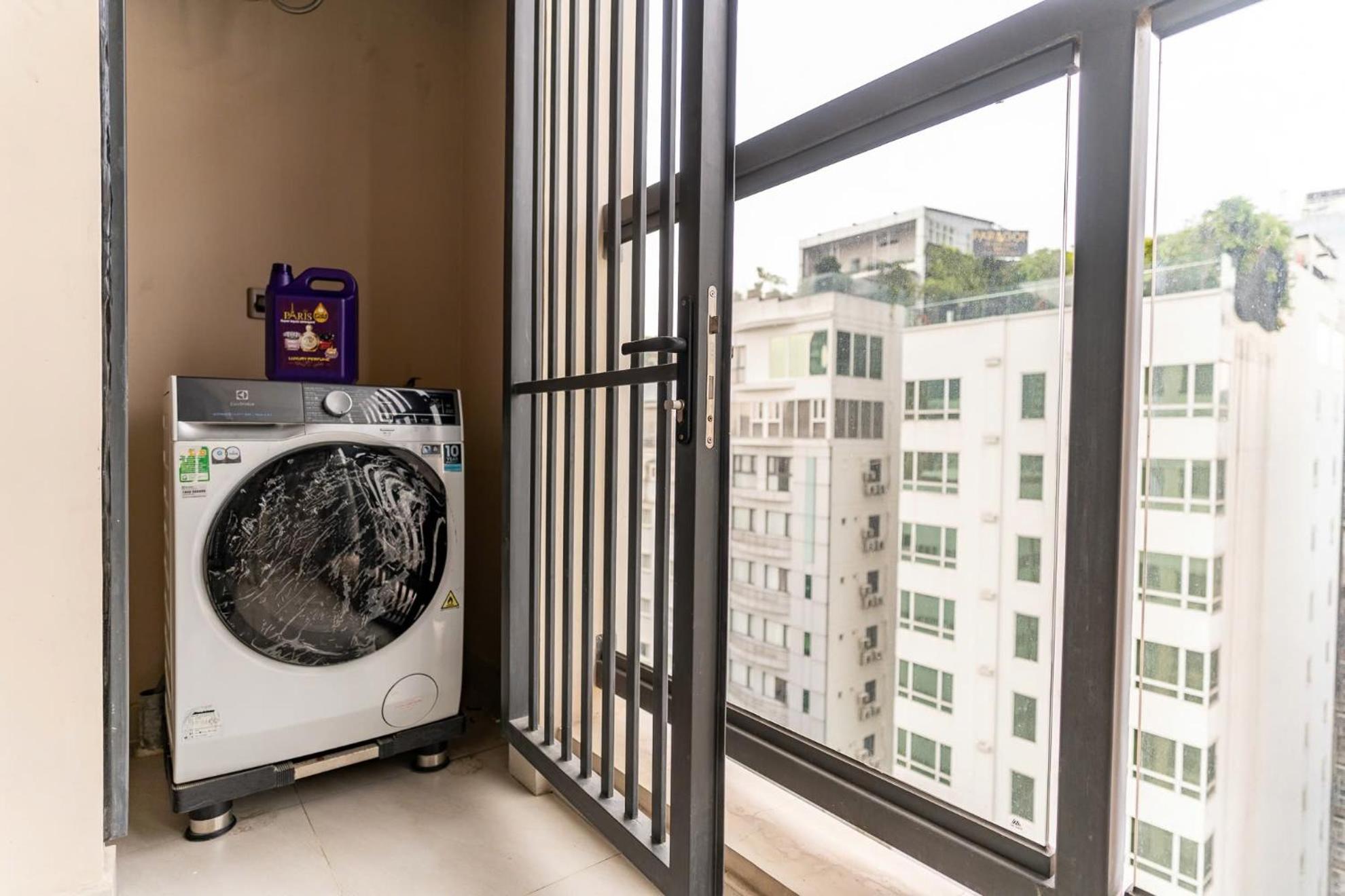 De Lux Madison Best Central 2 Bedrooms 2 Baths, Pool Gym