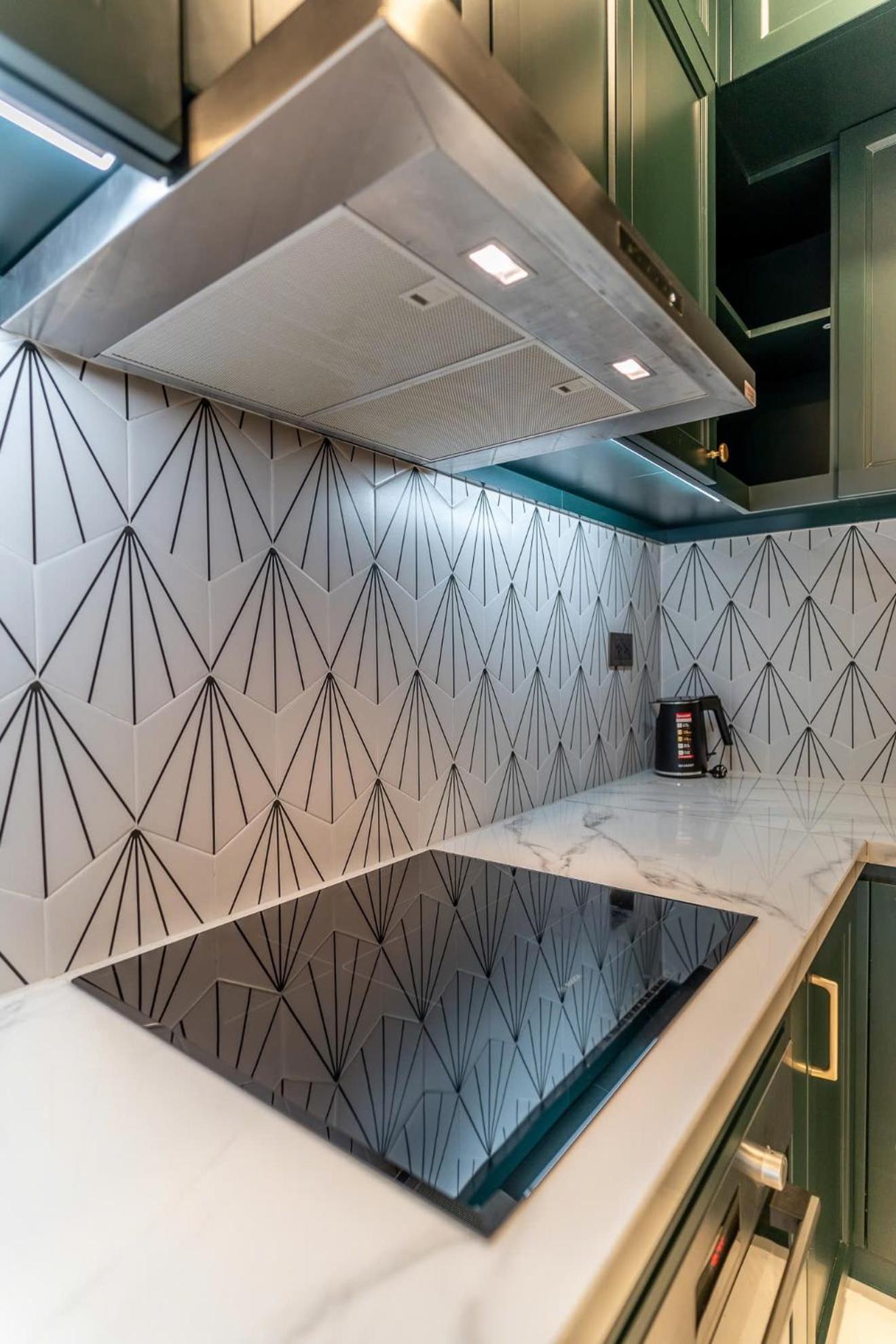 De Lux Madison Best Central 2 Bedrooms 2 Baths, Pool Gym
