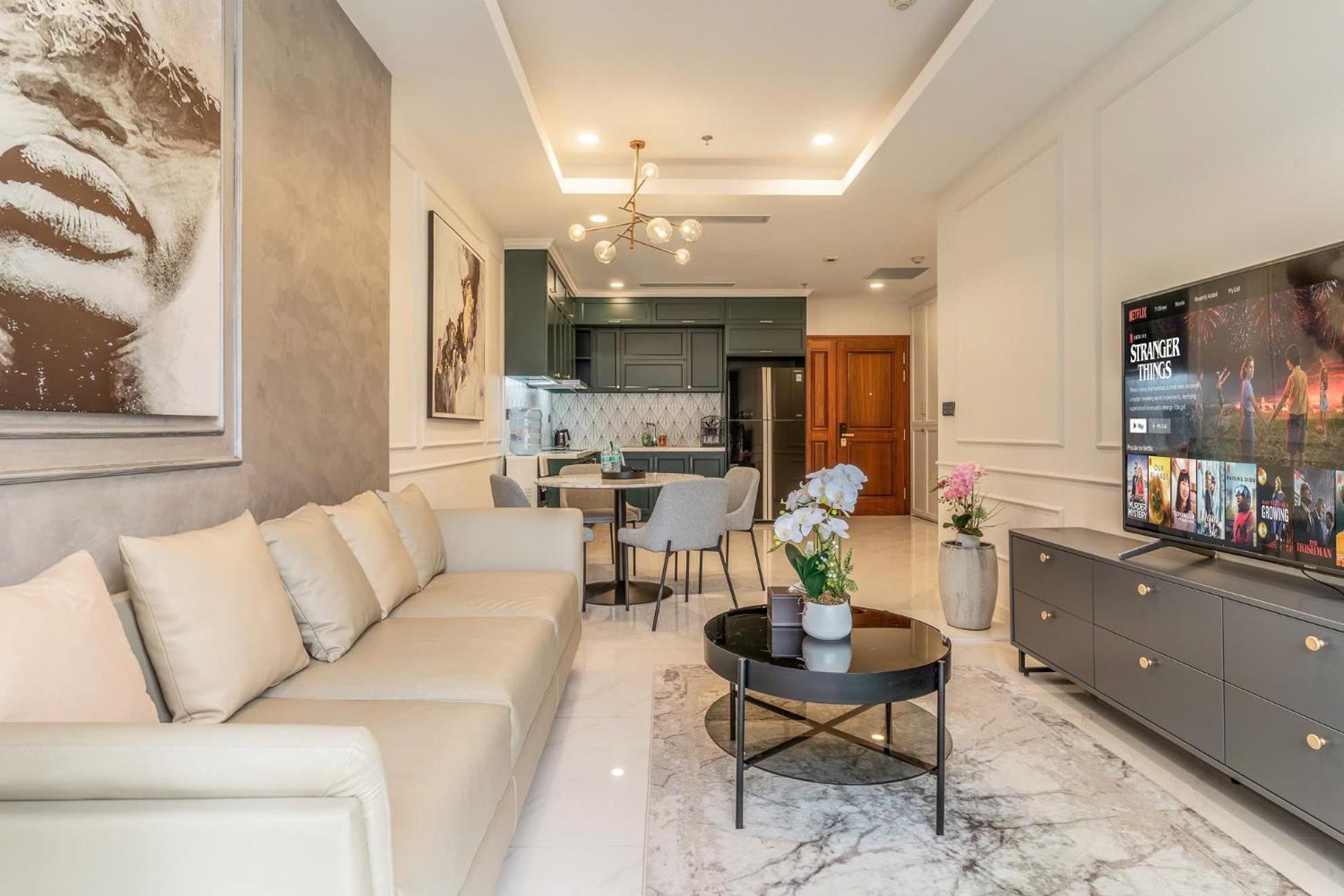 De Lux Madison Best Central 2 Bedrooms 2 Baths, Pool Gym