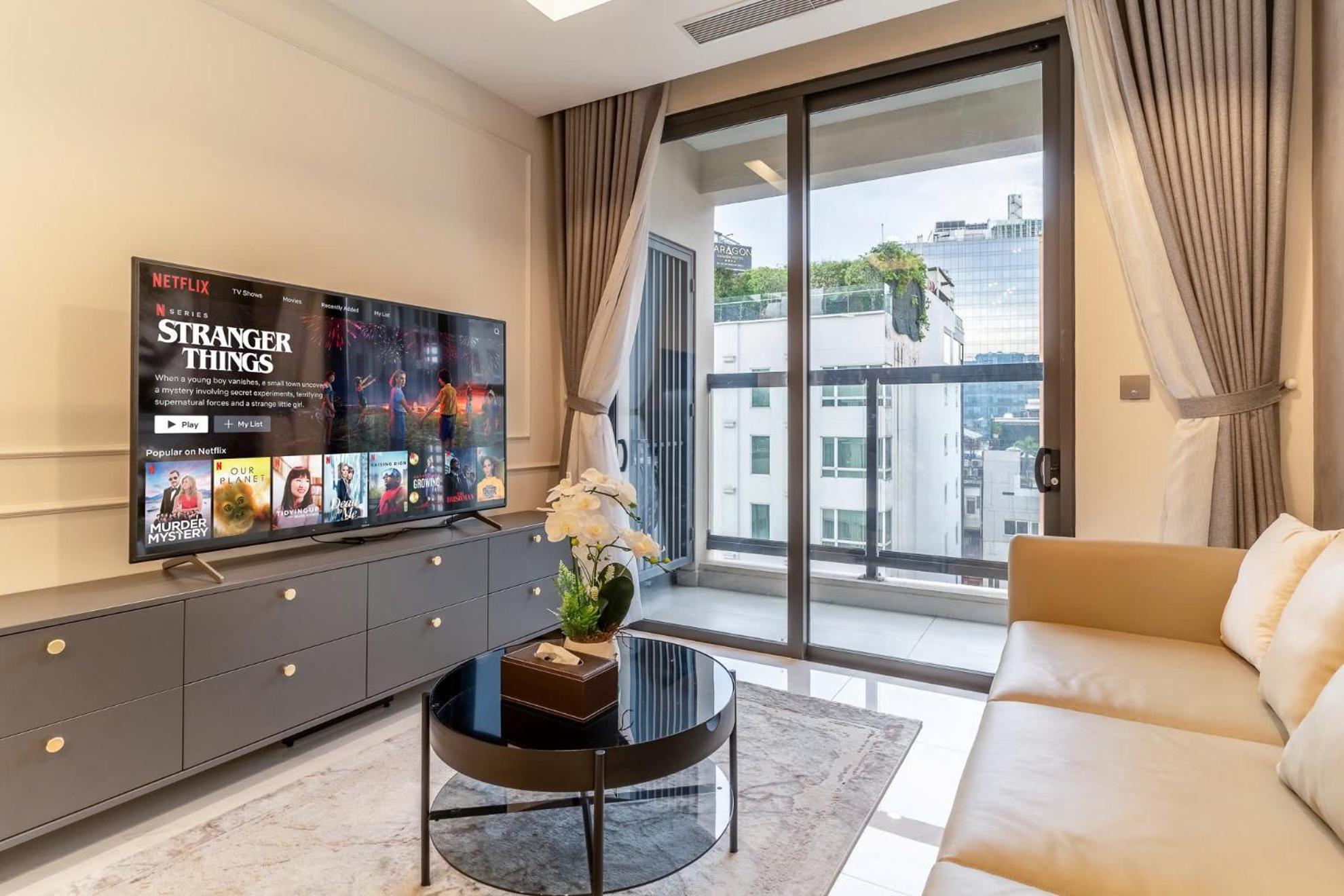 De Lux Madison Best Central 2 Bedrooms 2 Baths, Pool Gym