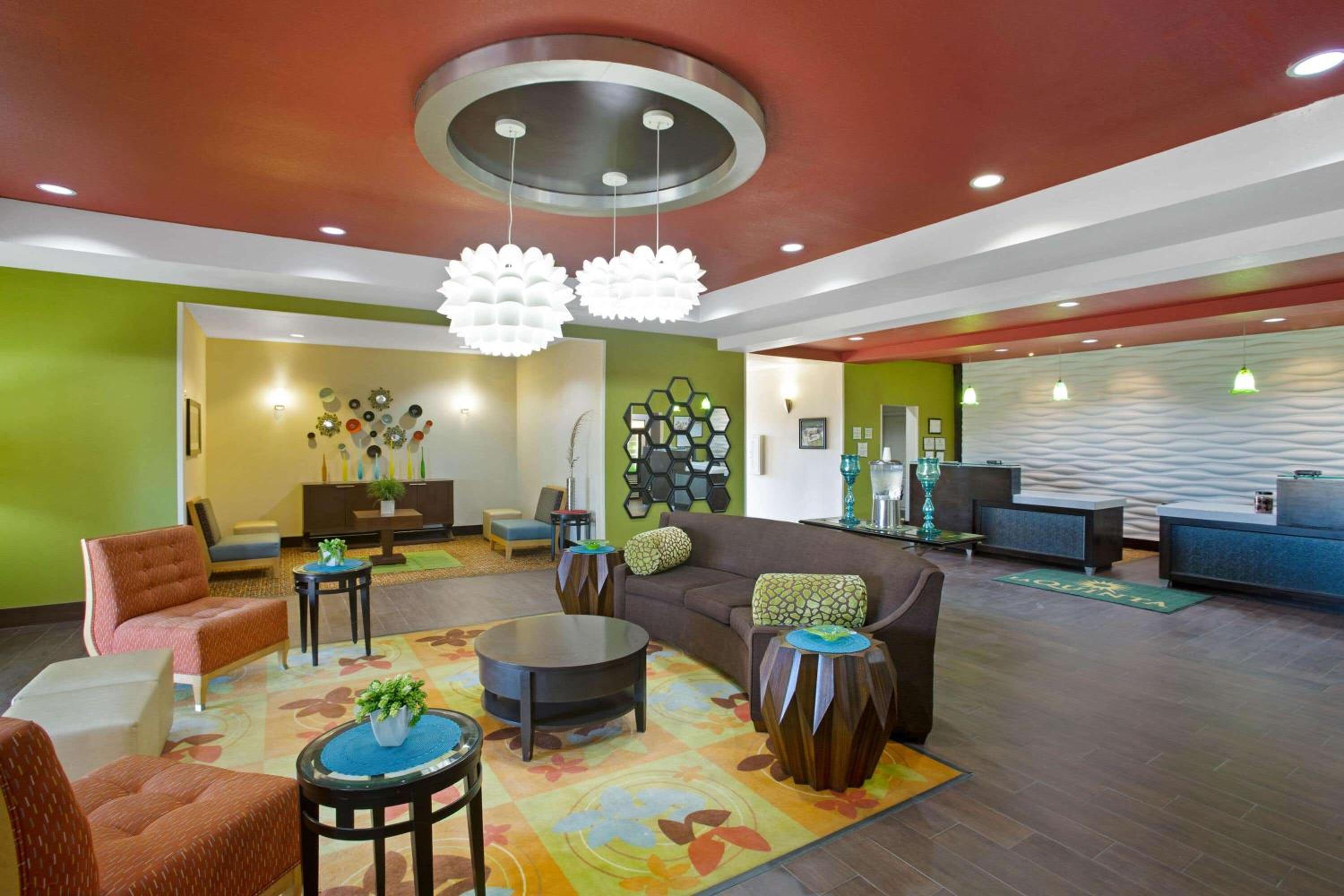 La Quinta by Wyndham Pearsall view 3