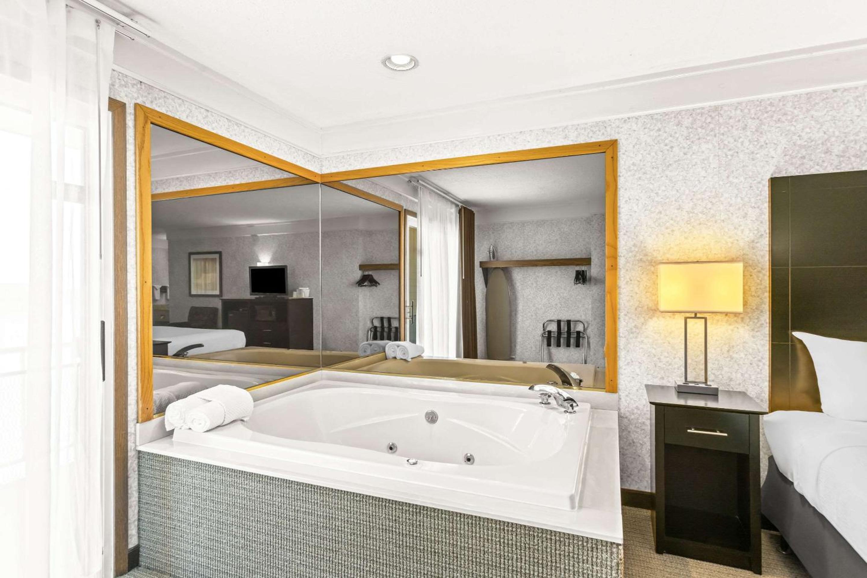 Quality Inn Lakefront