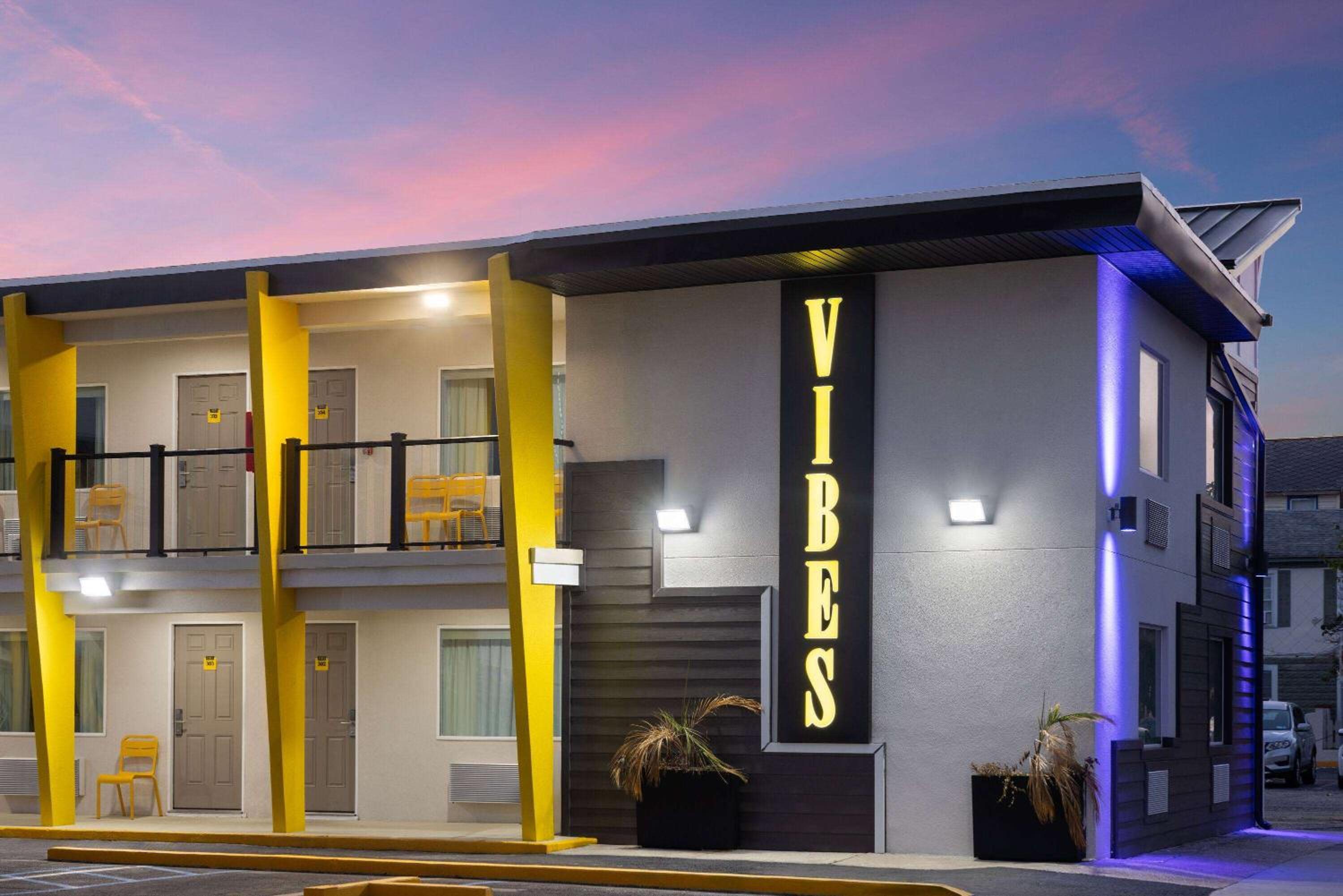 The Vibes Hotel, Trademark Collection by Wyndham view 3