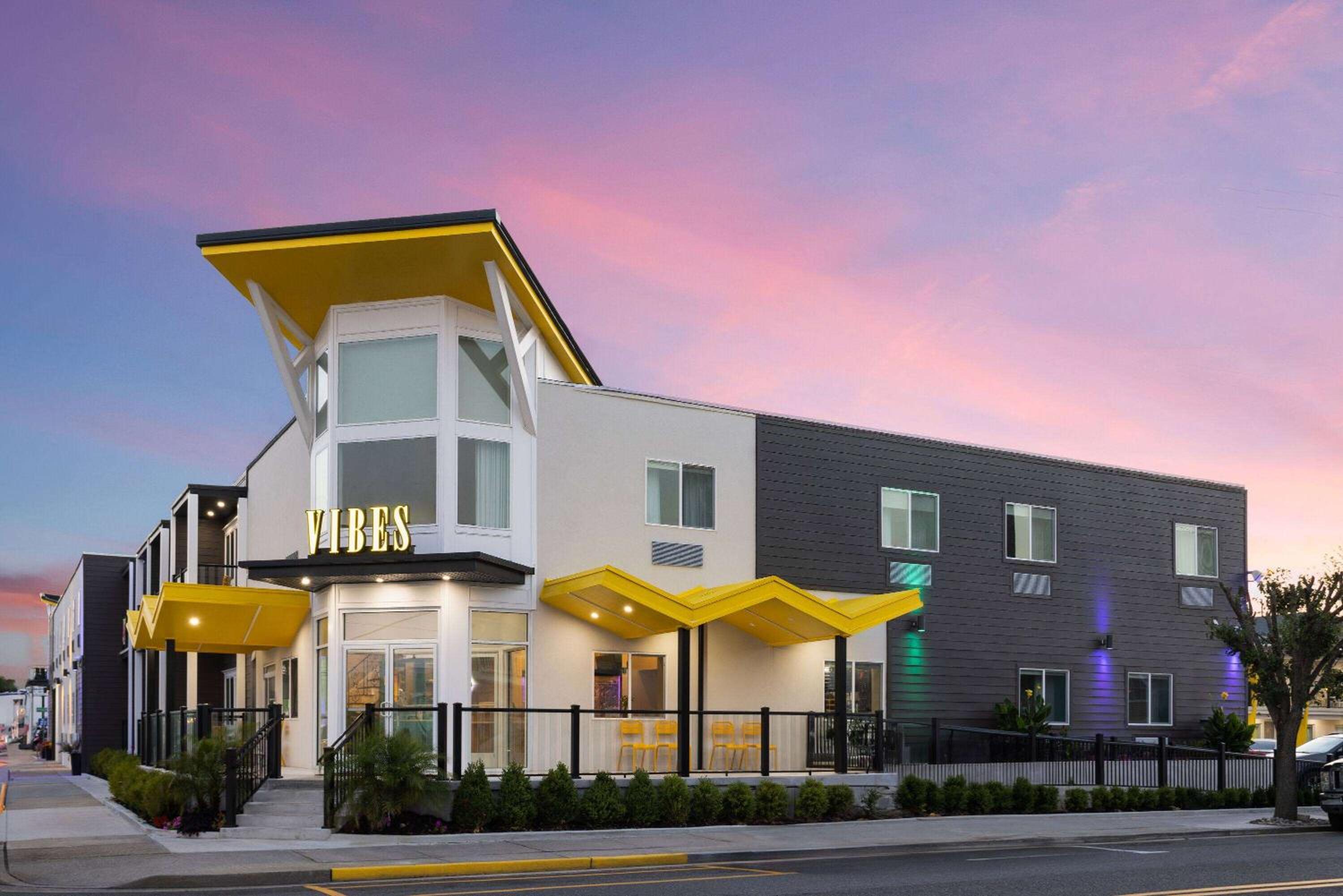 The Vibes Hotel, Trademark Collection by Wyndham view 4