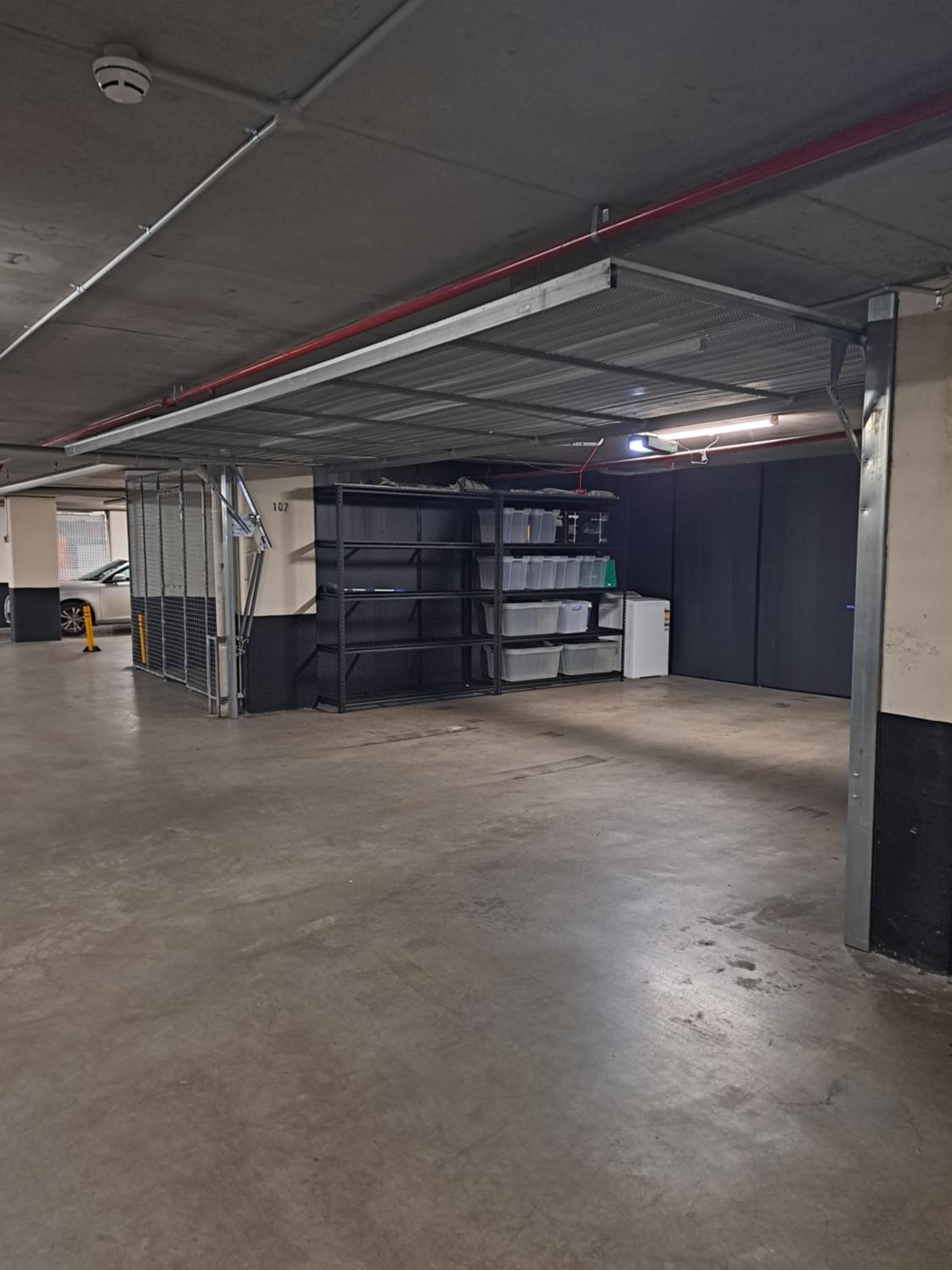 Pyrmont 2 Bed Apartment - Prime Location w parking