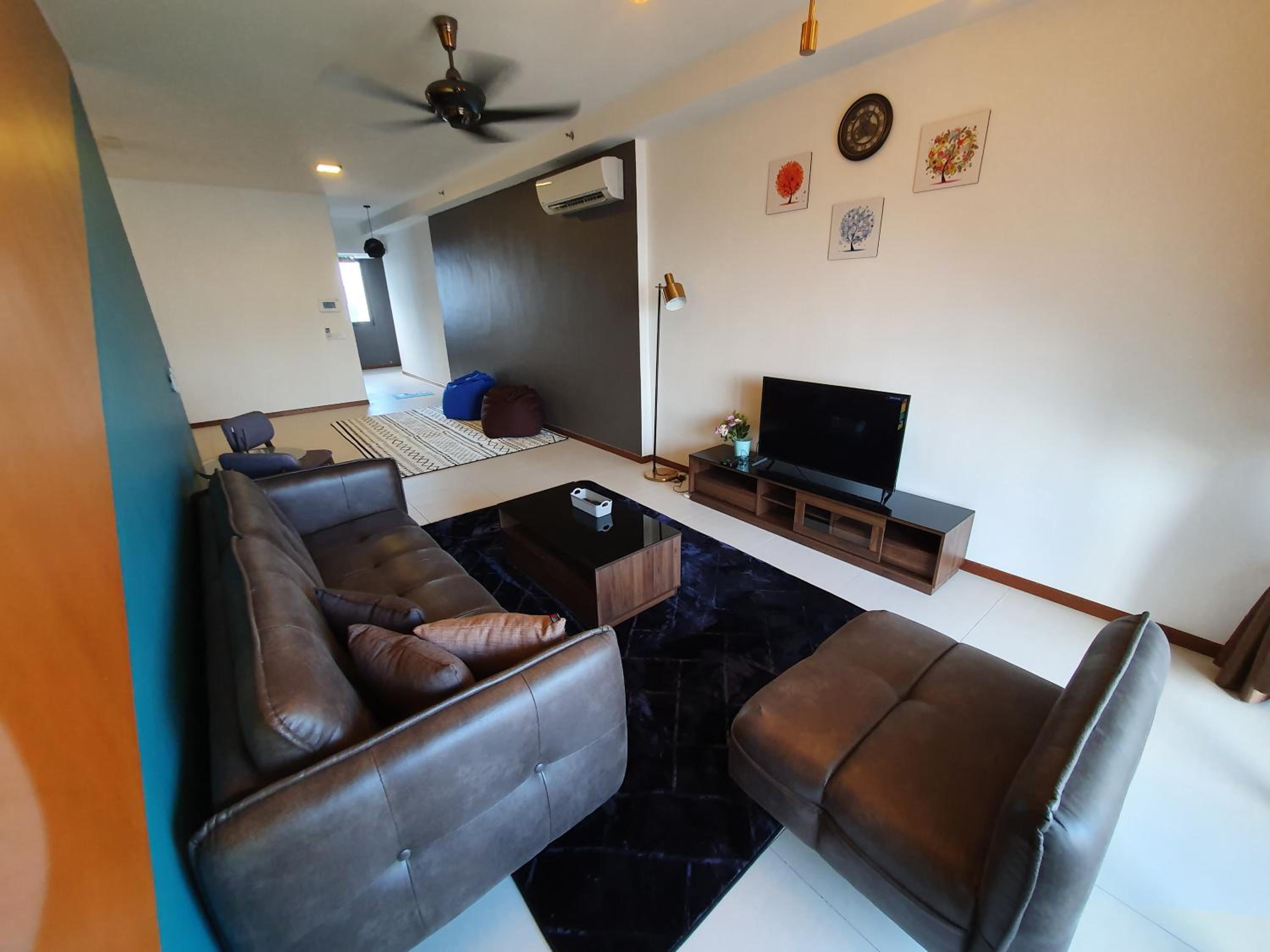 The Landmark by Katana 3BR to 4BR Luxury Seaview Landmark Homestay at Gurney 15-16pax 无敌海景套房