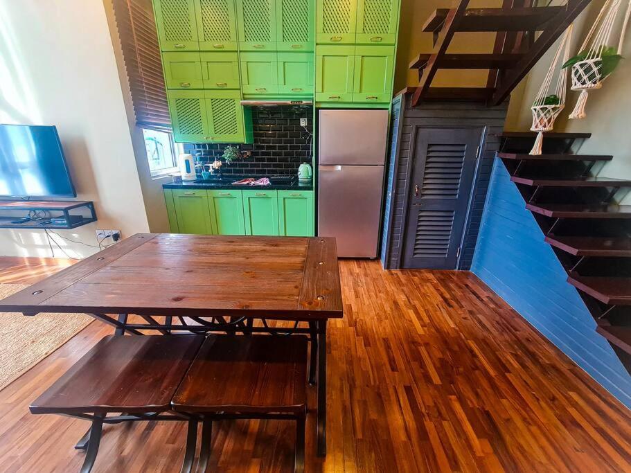 Premium Vintage Home 2 Master Bedrooms 2 to 4 Pax Comfy Stay for Friends and Family photo 3