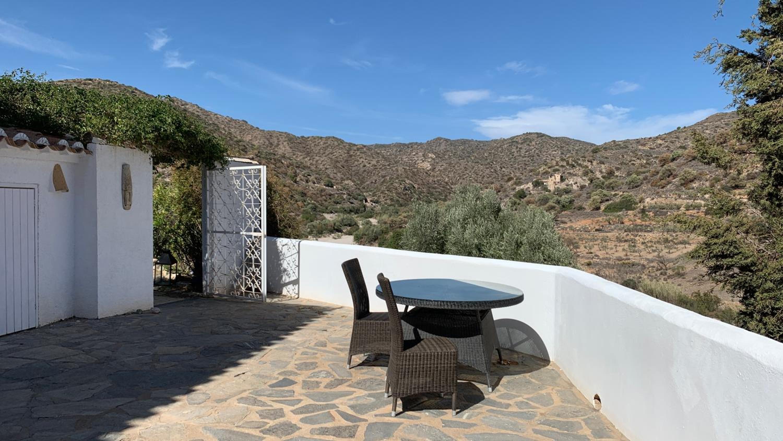Cactus & Almonds Beautiful holiday hideaway