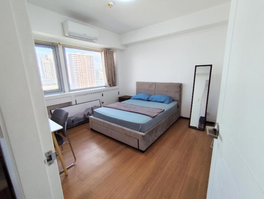 GCR Condo Across Ayala Center Cebu - Central Location! view 3