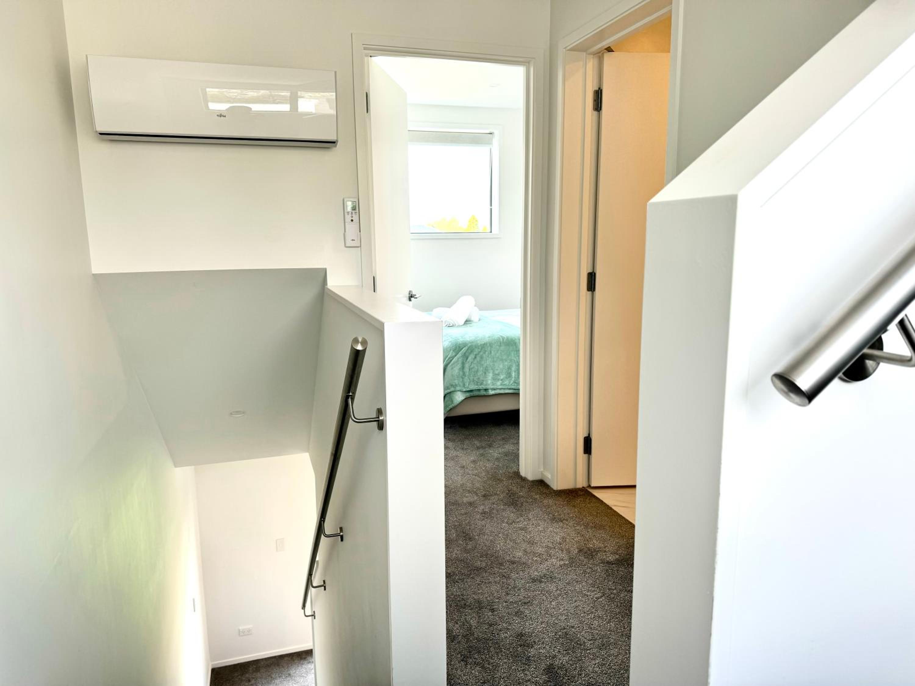 Riccarton 2BDR2BTR Townhouse FREE Carpark FAST Wifi