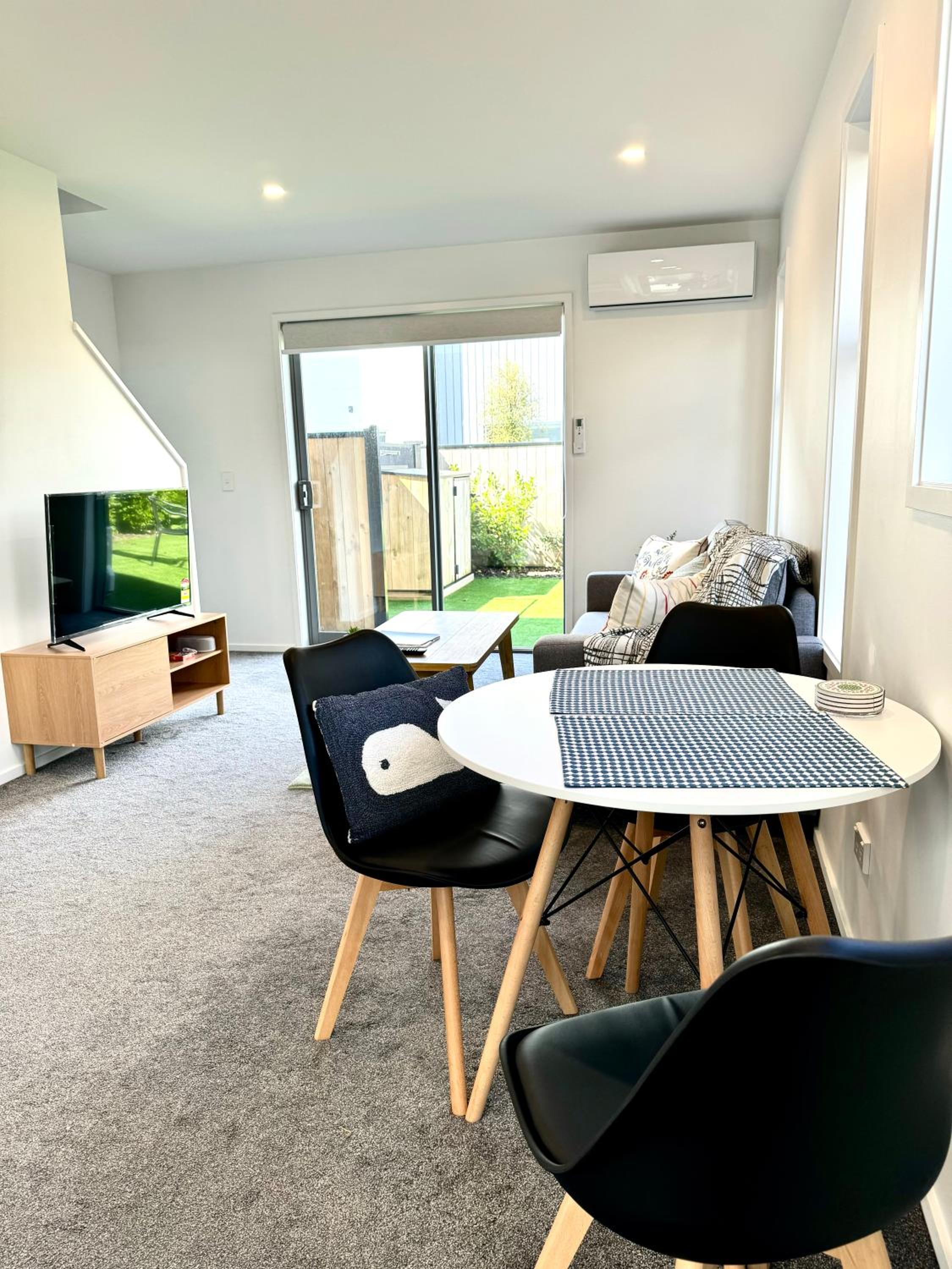 Riccarton 2BDR2BTR Townhouse FREE Carpark FAST Wifi
