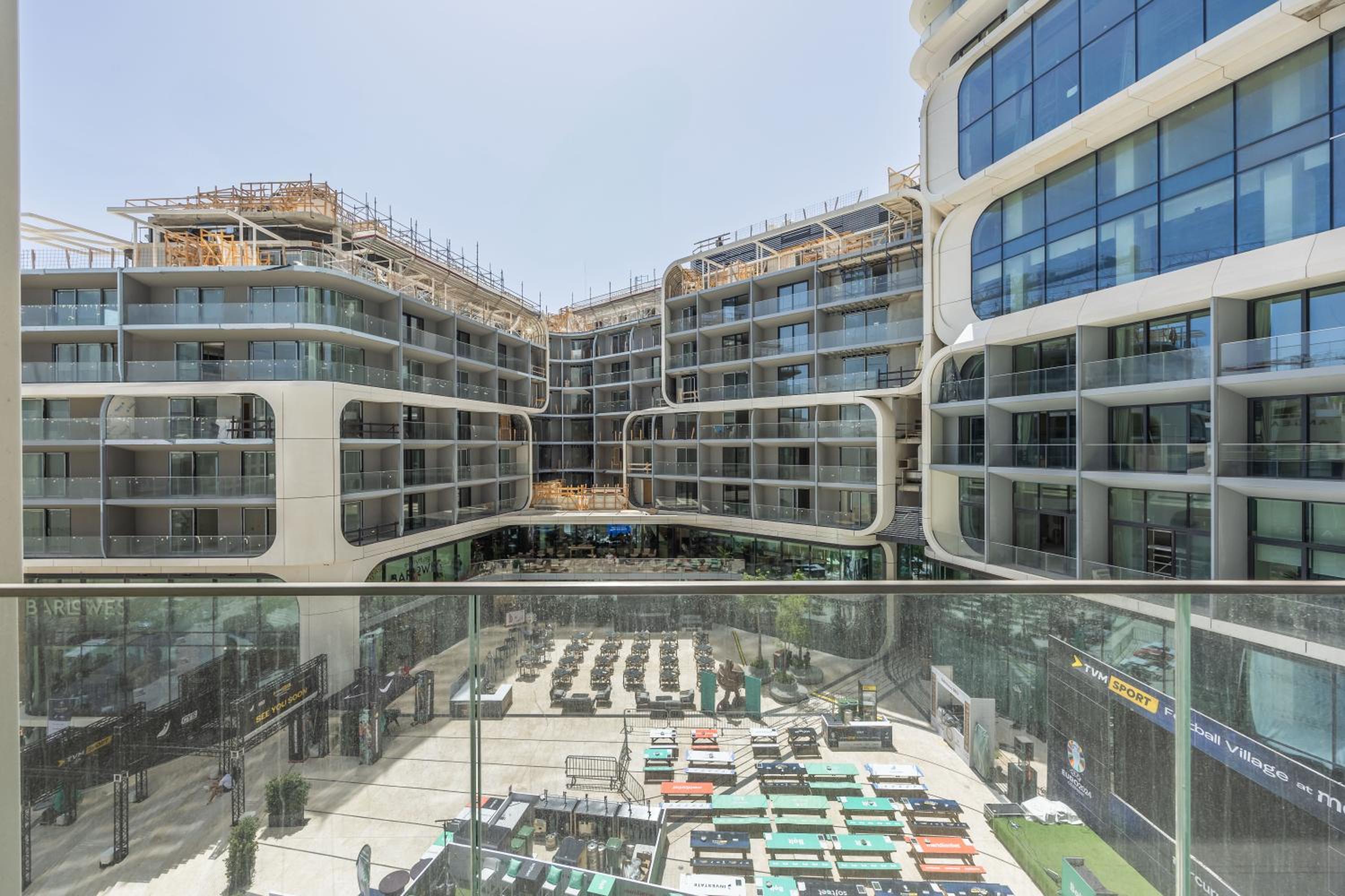 Exquisite Residence in Mercury Towers photo 5