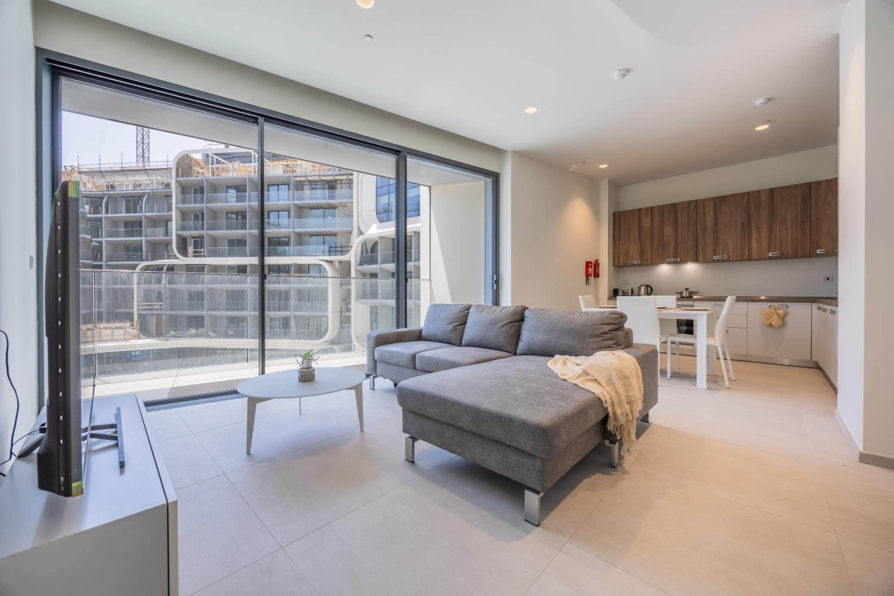 Exquisite Residence in Mercury Towers photo 2