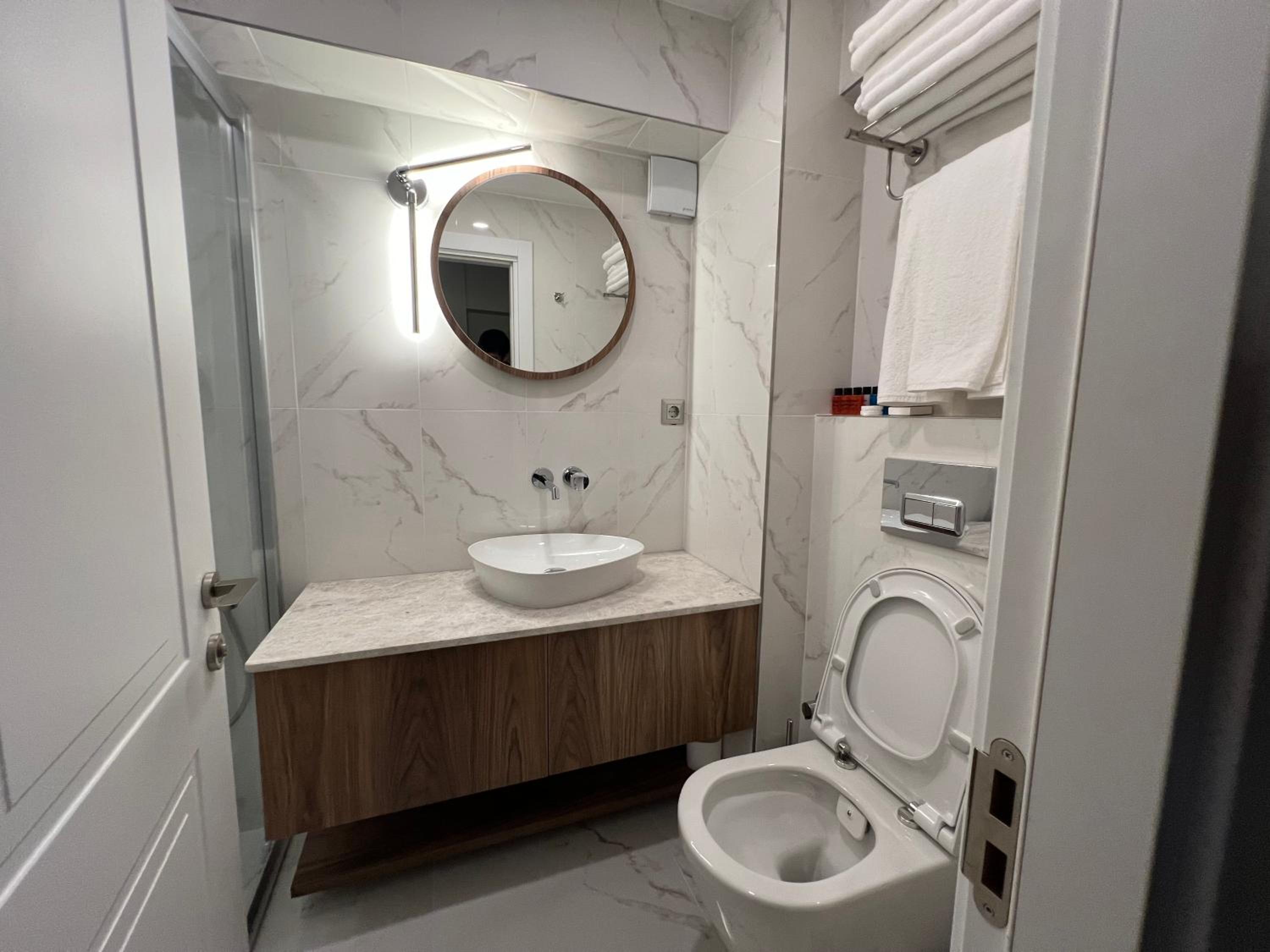 Iris Han Hotel - Image 53