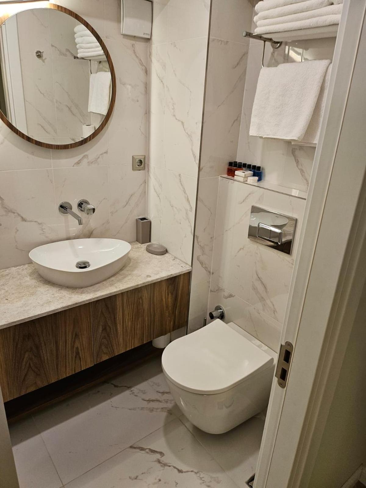 Iris Han Hotel - Image 47