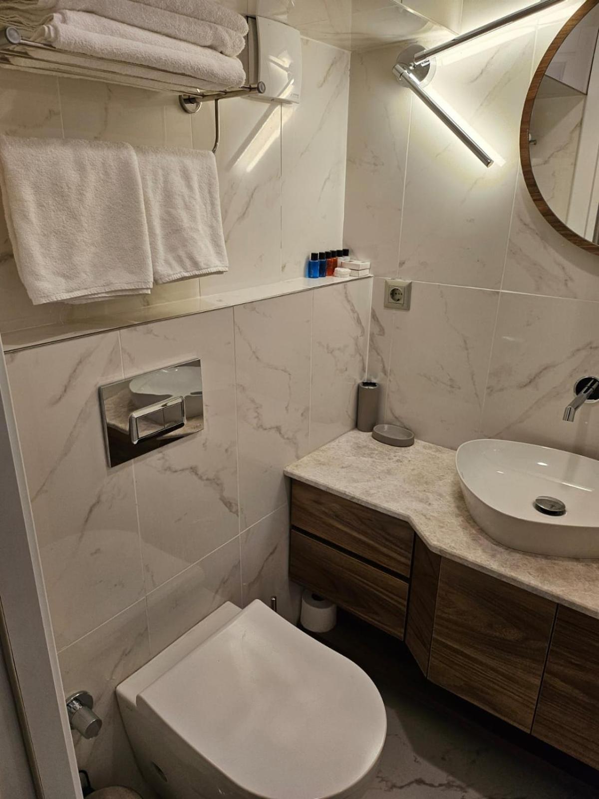 Iris Han Hotel - Image 46