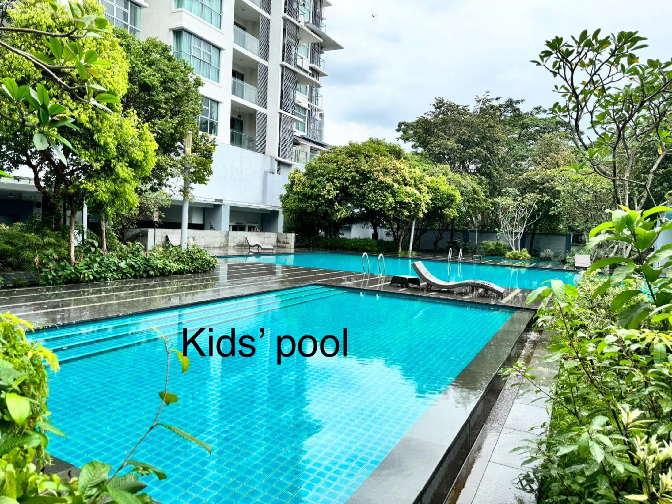 8 KLCC 5 minutes to Jalan Alor Street Bukit Bintang Pavilion 10 Pax 3R2B