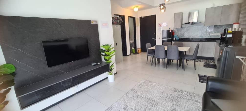 Urban Suites Georgetown Penang - Affordable - Luxurious Stay with Sea & Georgetown Views by Qistina photo 2