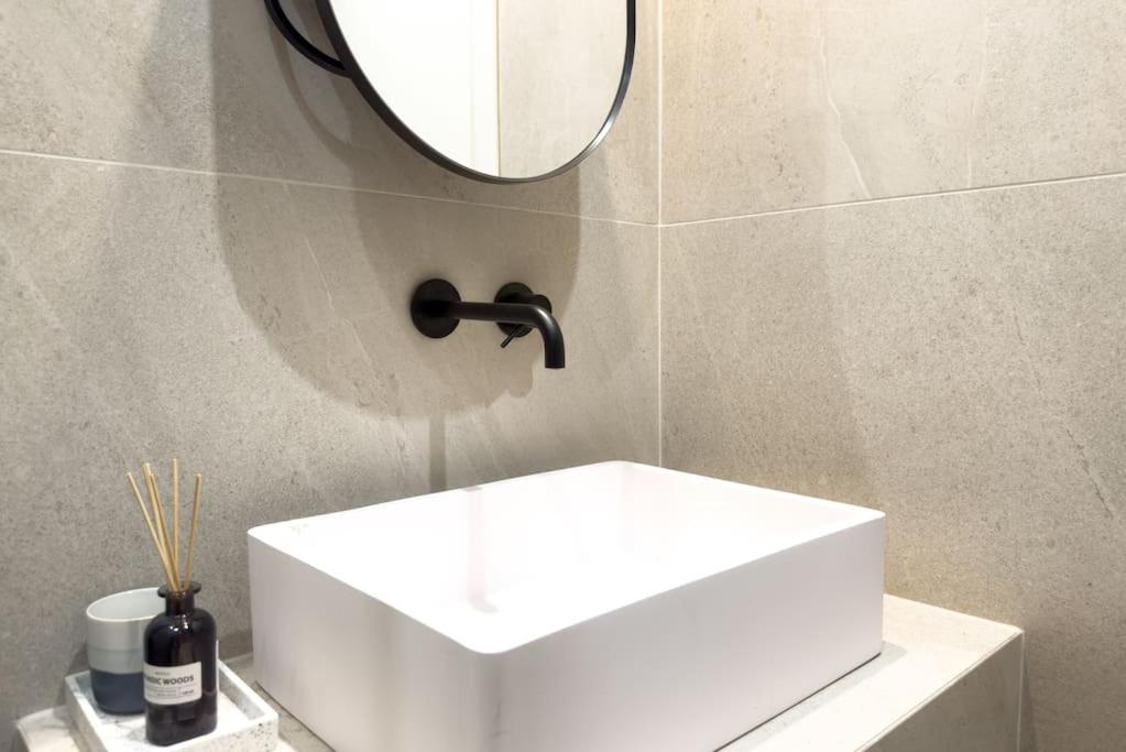 Athenian Luxe & Cozy Studio