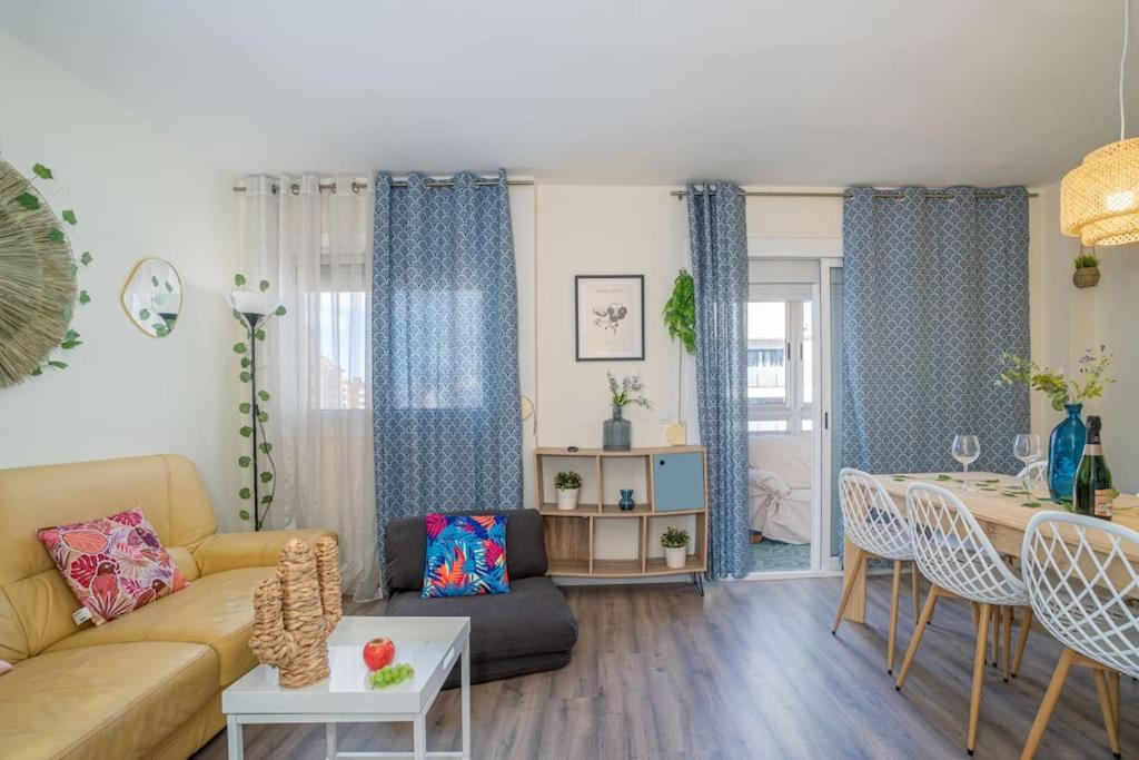 EST 22-Amplio apartamento en pleno centro JUNTO AL MAR, WIFI FIBRA, PARKING view 2