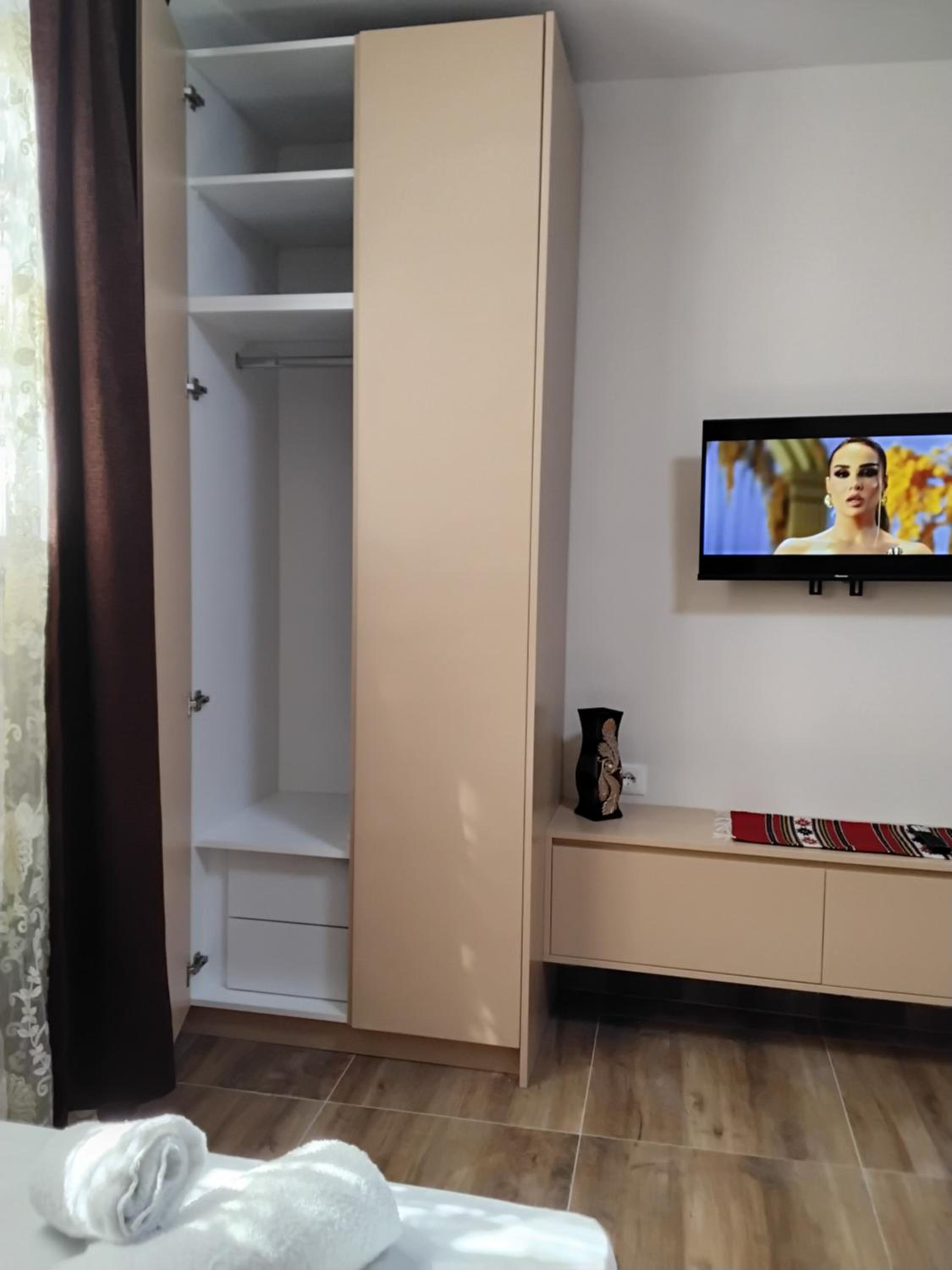 Cozy centrally located room for two 1, 10 min walk from city center