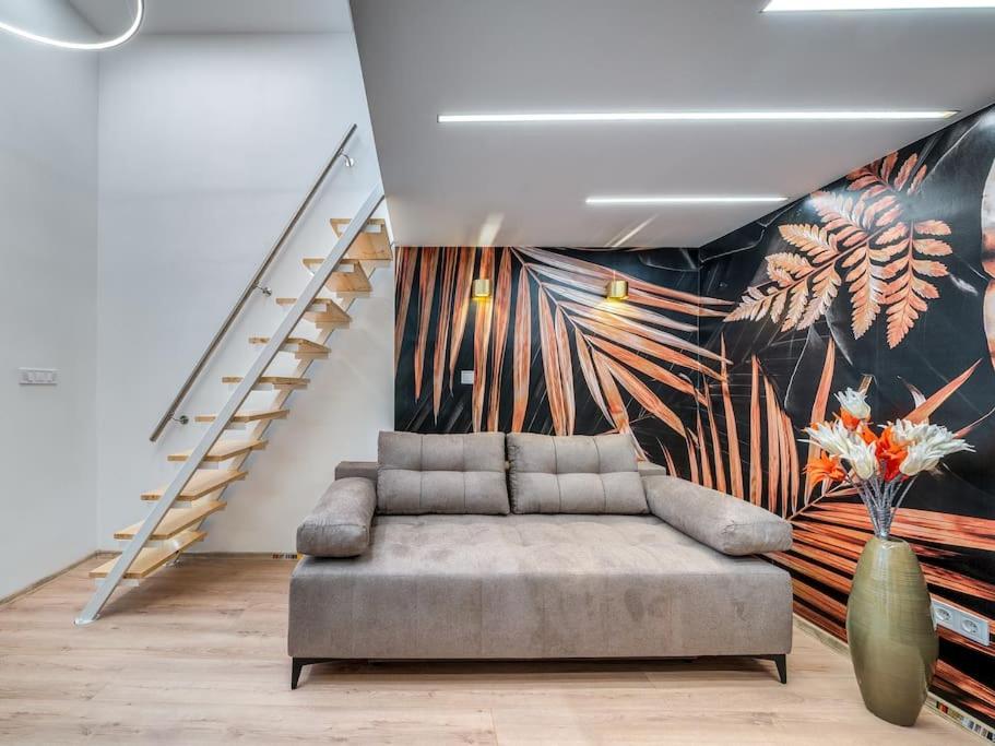 Loft 8 - Cozy Stylish Stay with parking view 4