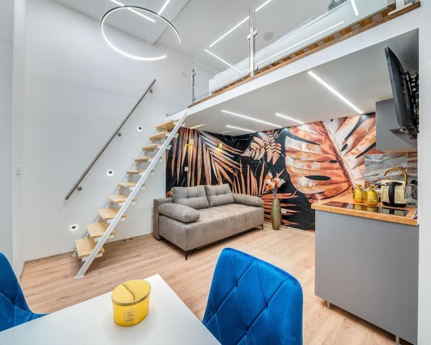 Loft 8 - Cozy Stylish Stay with parking view 5