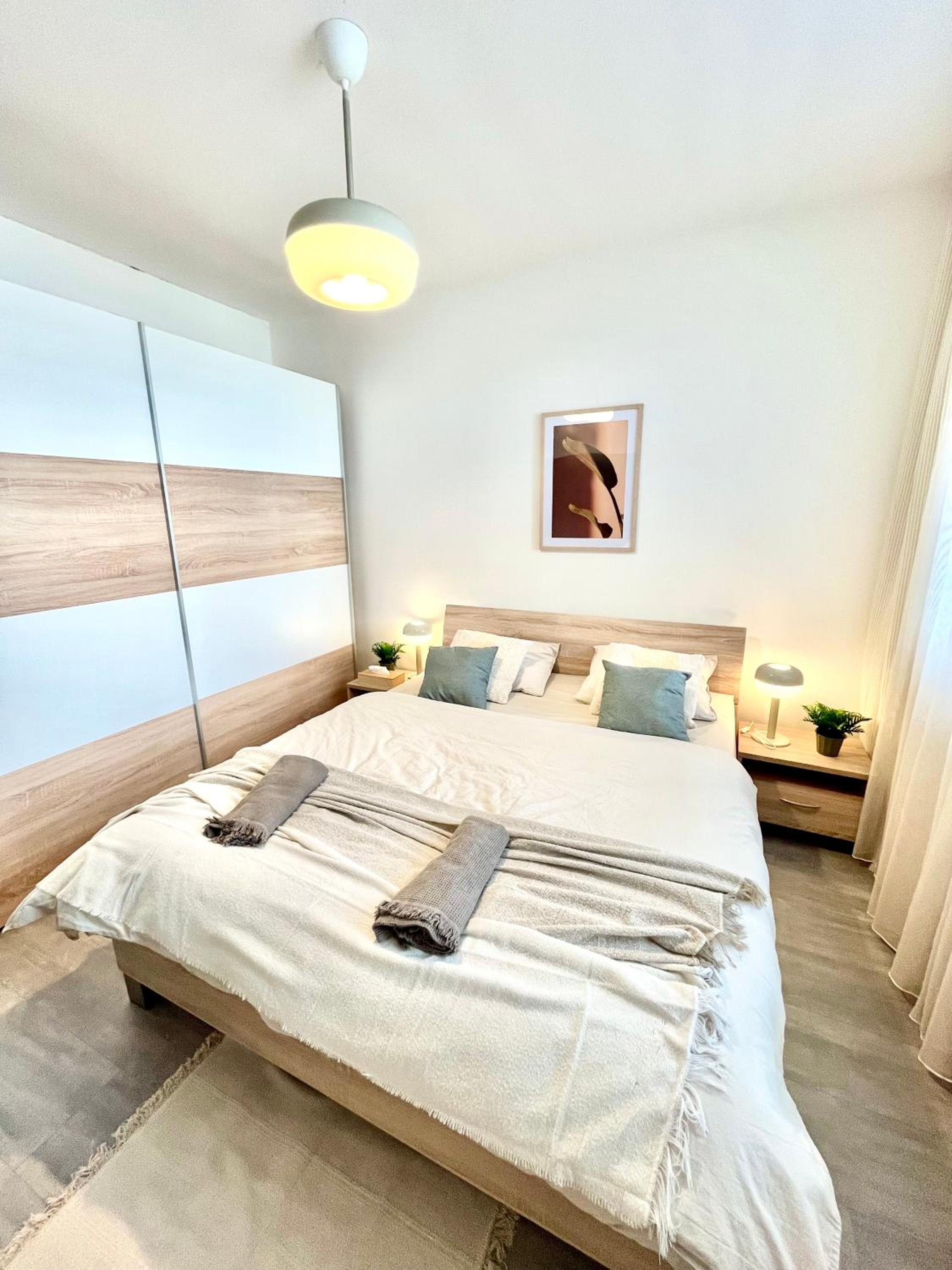 The Elite Suite downtown 2- Bedroom apt AC & garage parking view 5