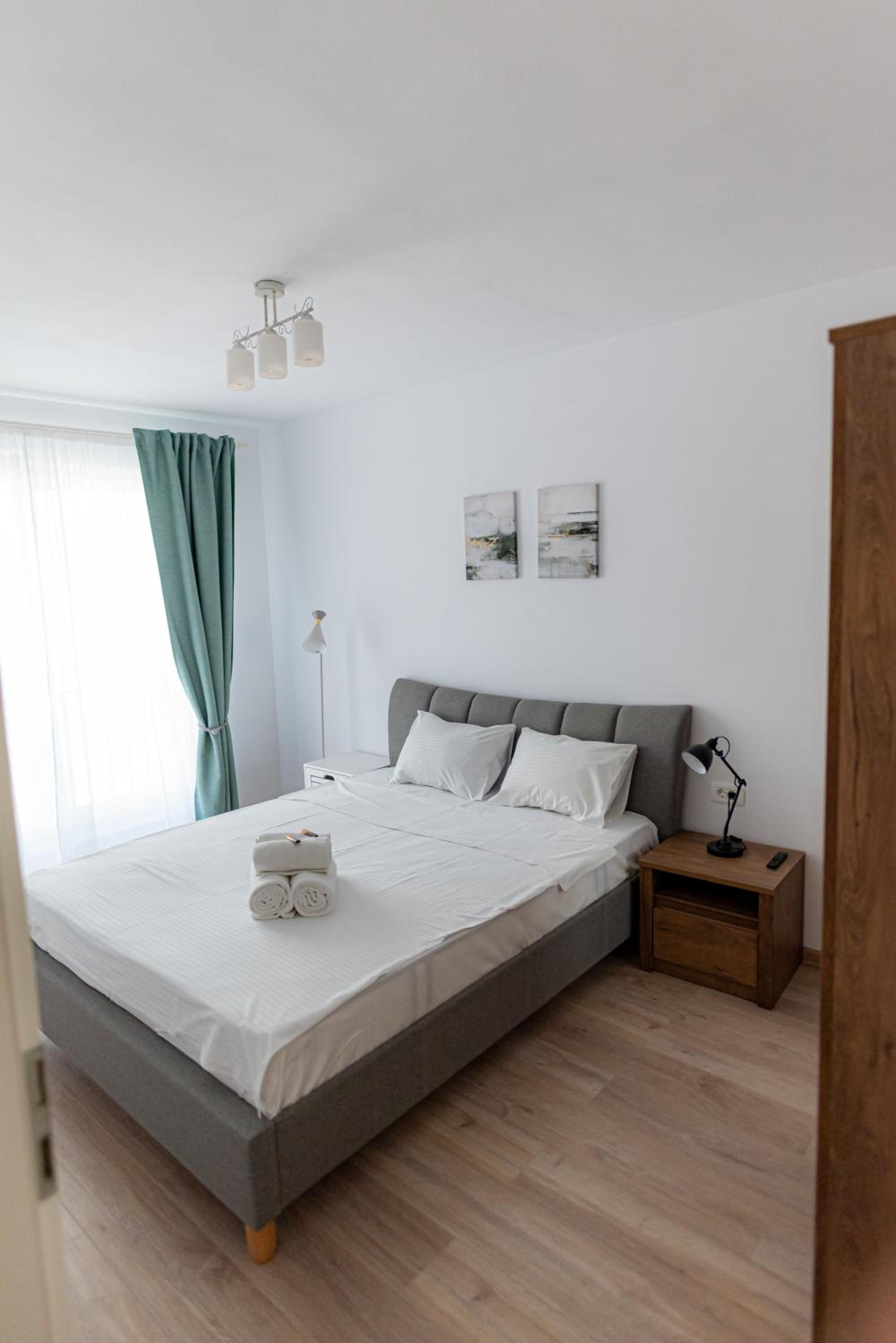 Apart B&V 706 Coresi - Balcony Apartment with Parking