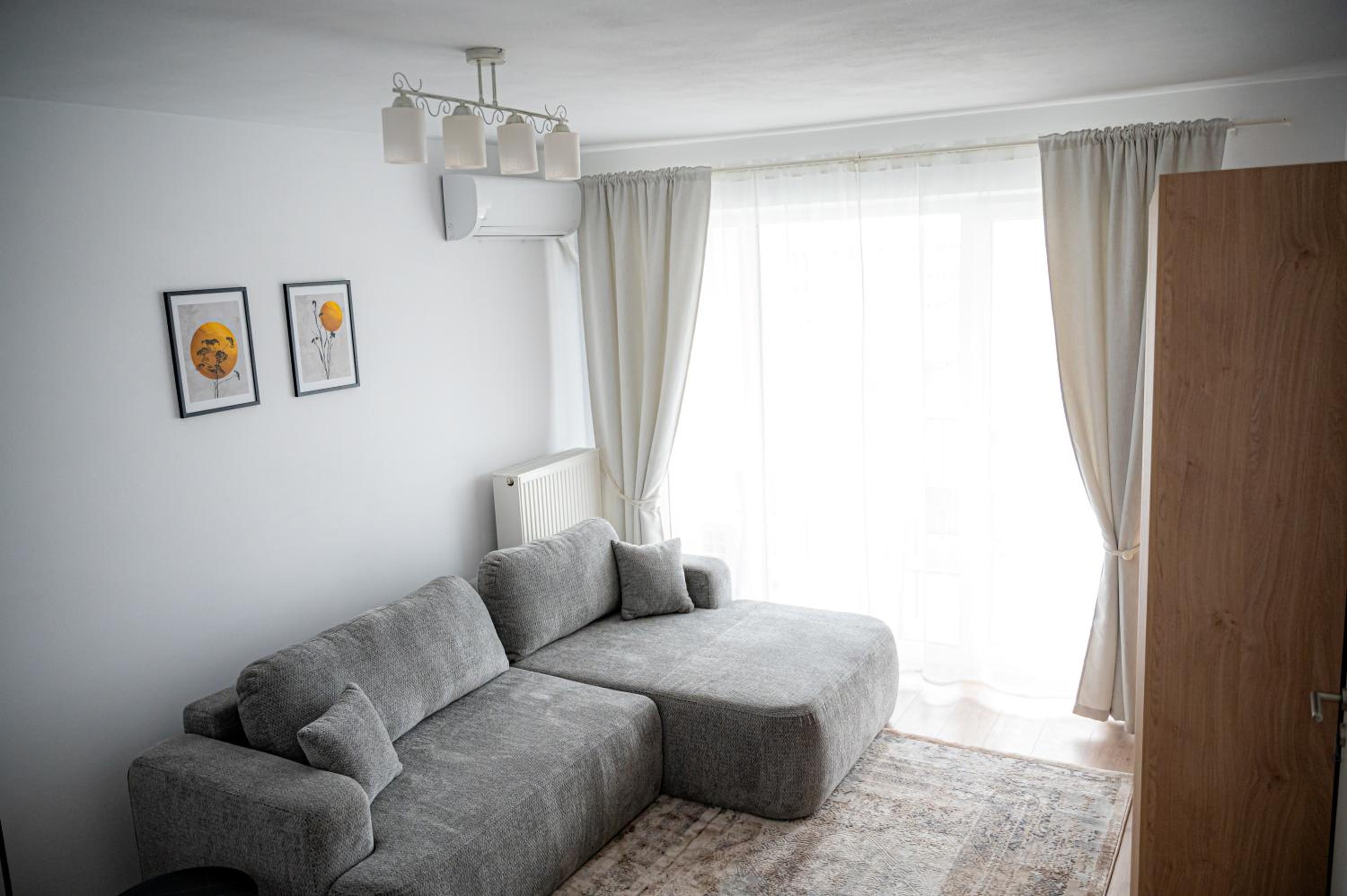 Apart B&V 706 Coresi - Balcony Apartment with Parking