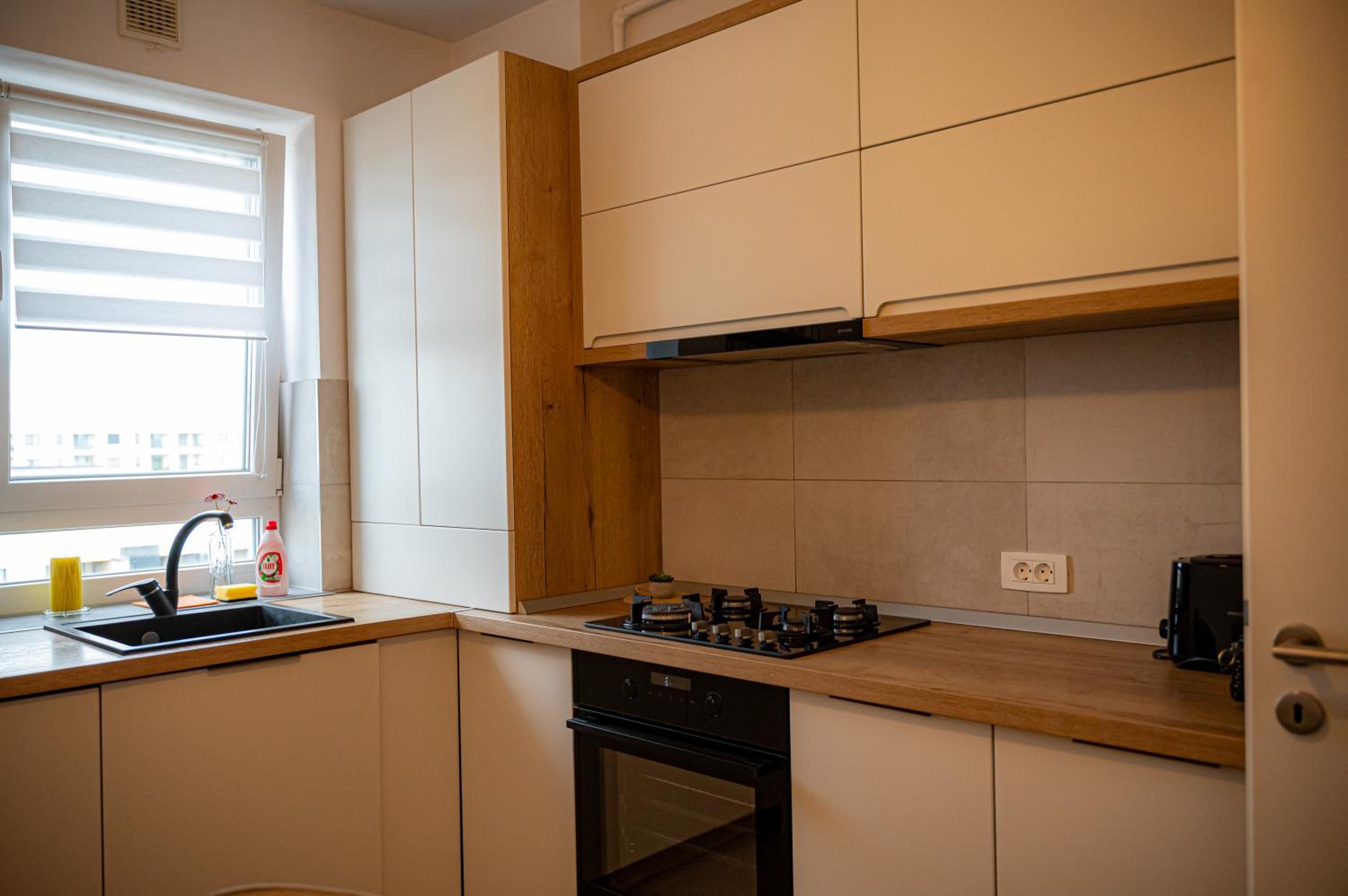 Apart B&V 706 Coresi - Balcony Apartment with Parking