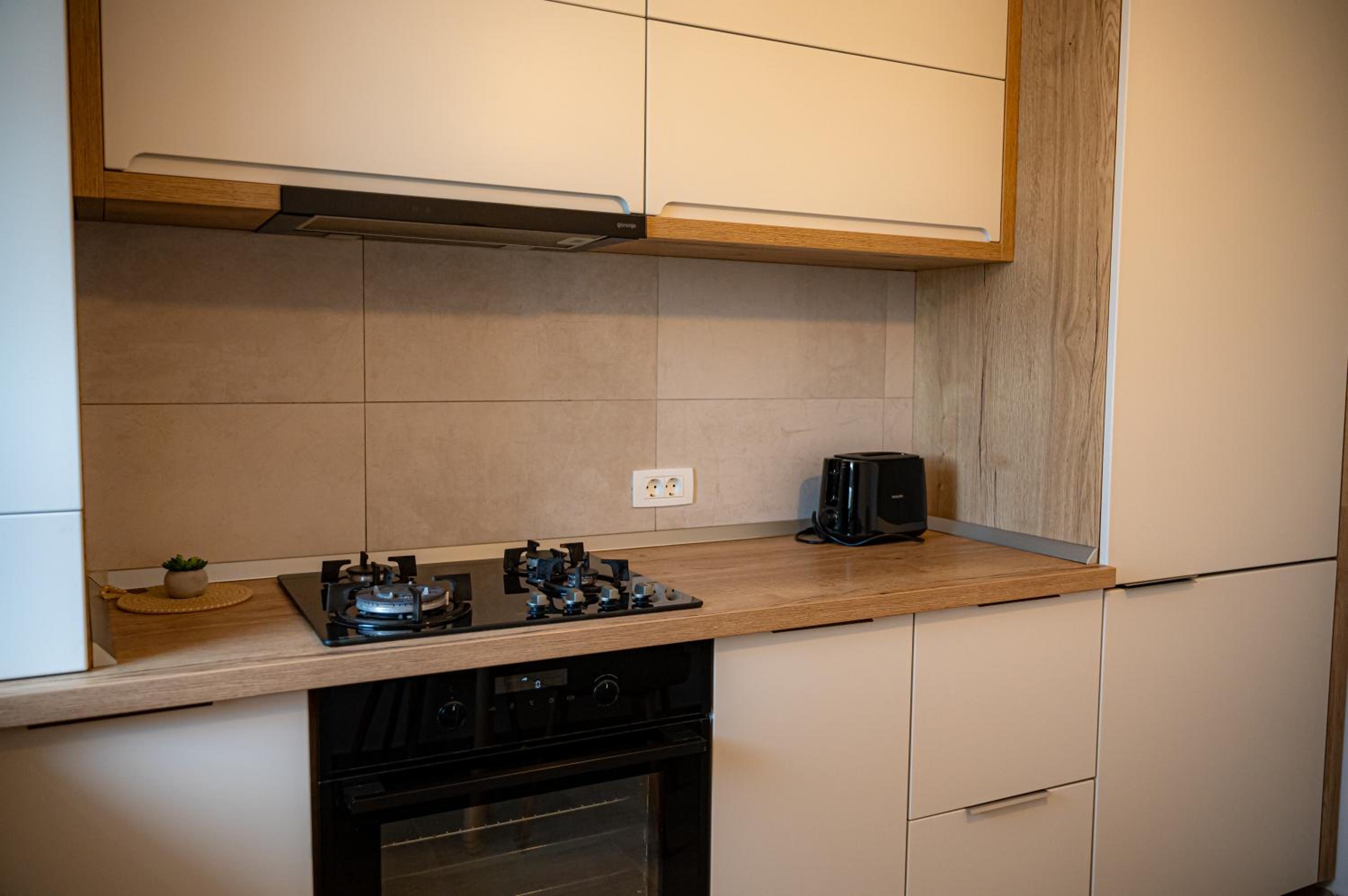 Apart B&V 706 Coresi - Balcony Apartment with Parking