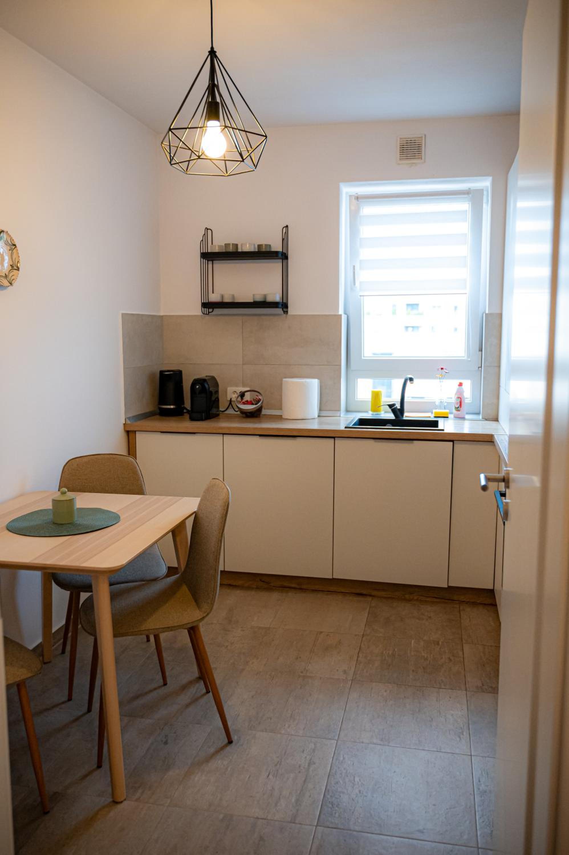 Apart B&V 706 Coresi - Balcony Apartment with Parking