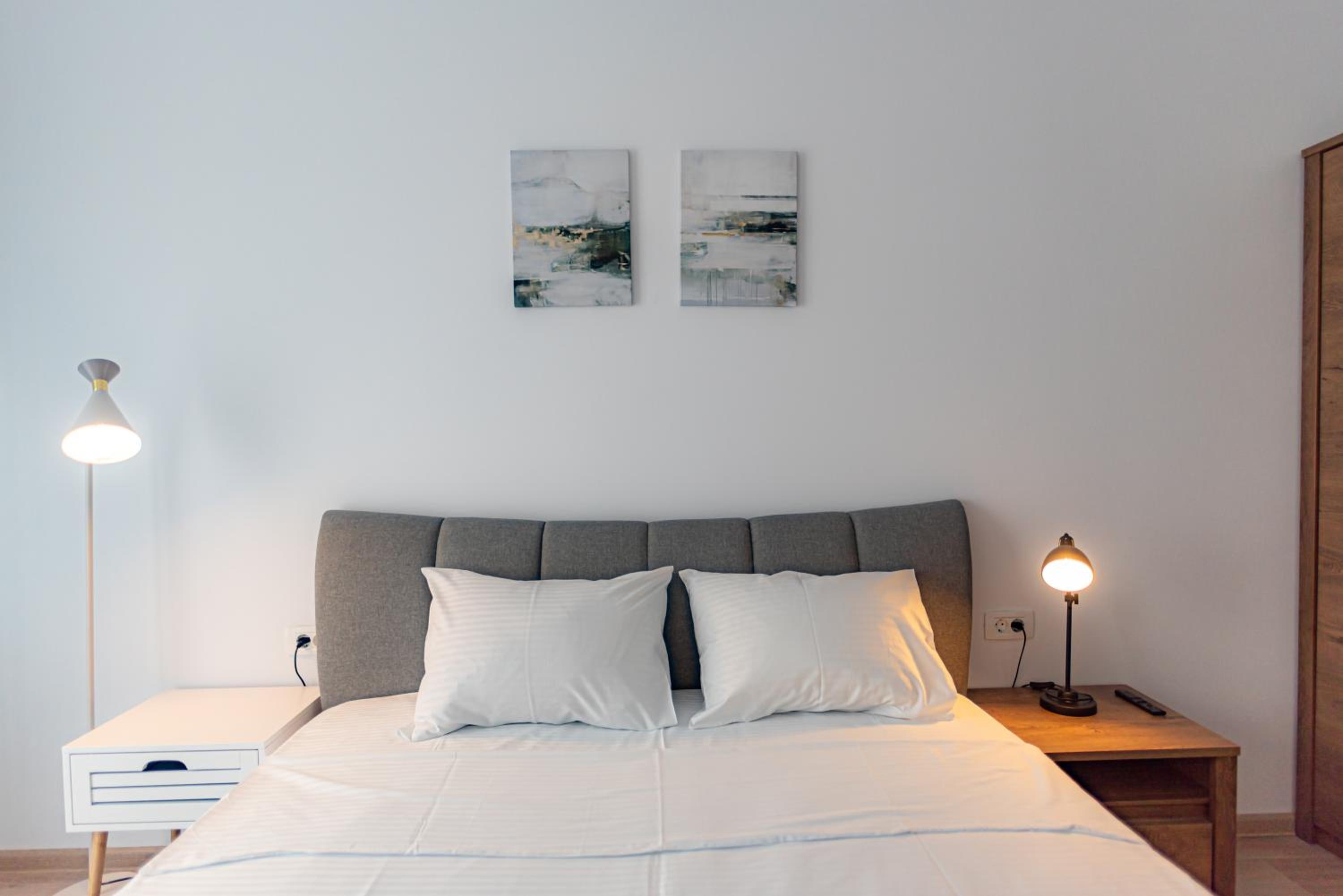 Apart B&V 706 Coresi - Balcony Apartment with Parking